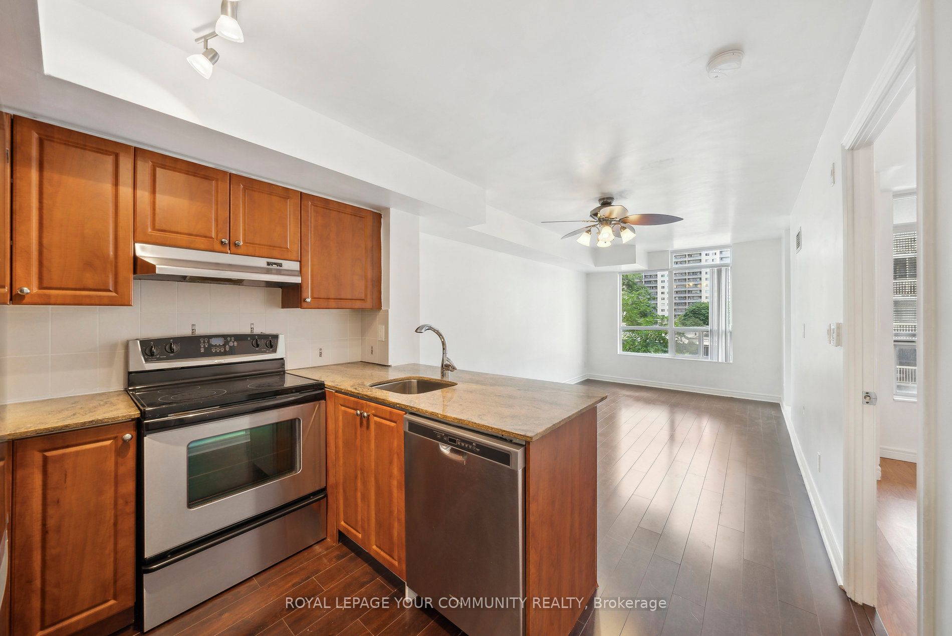 225 Wellesley Street E #407