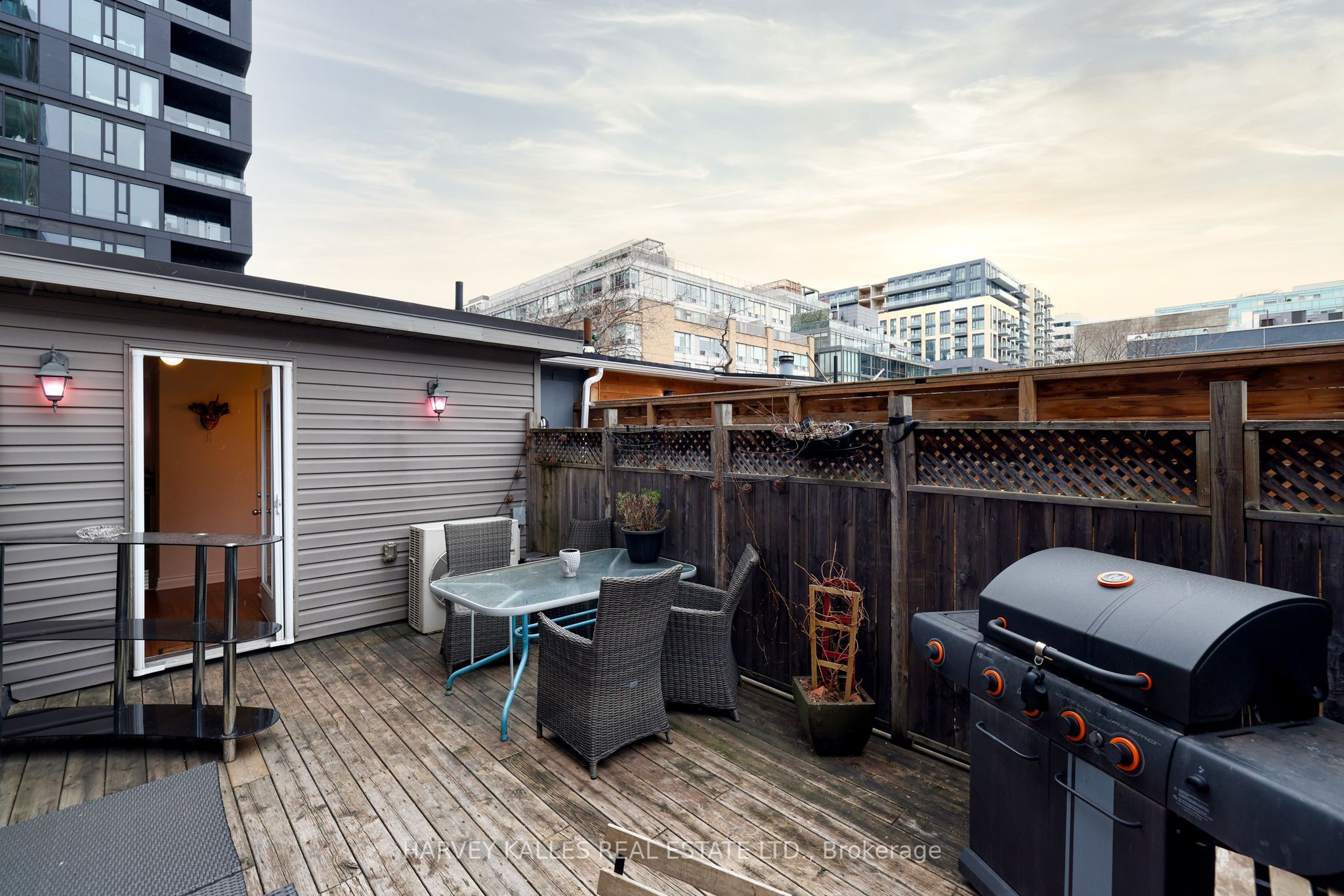 530 Richmond Street W