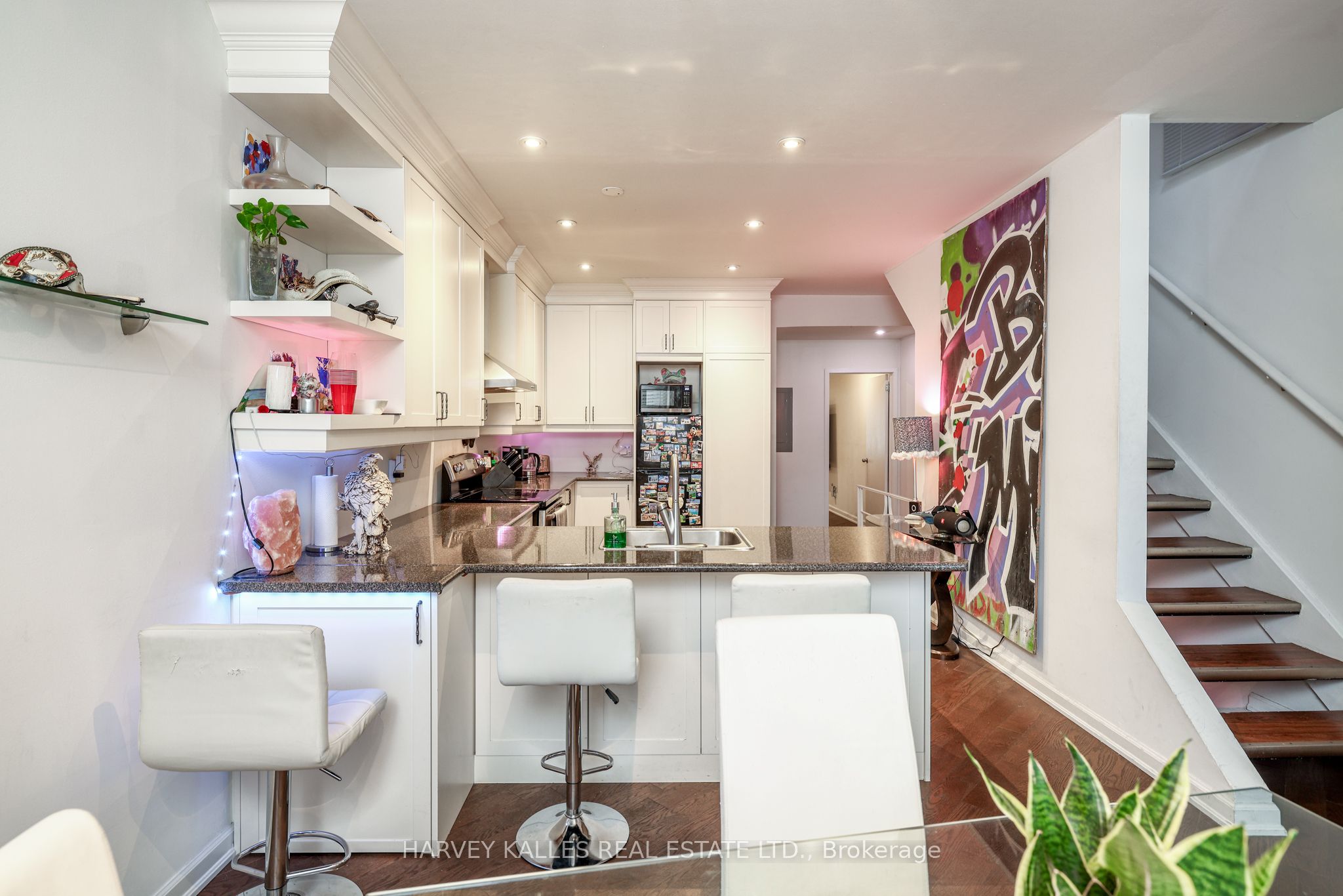530 Richmond Street W