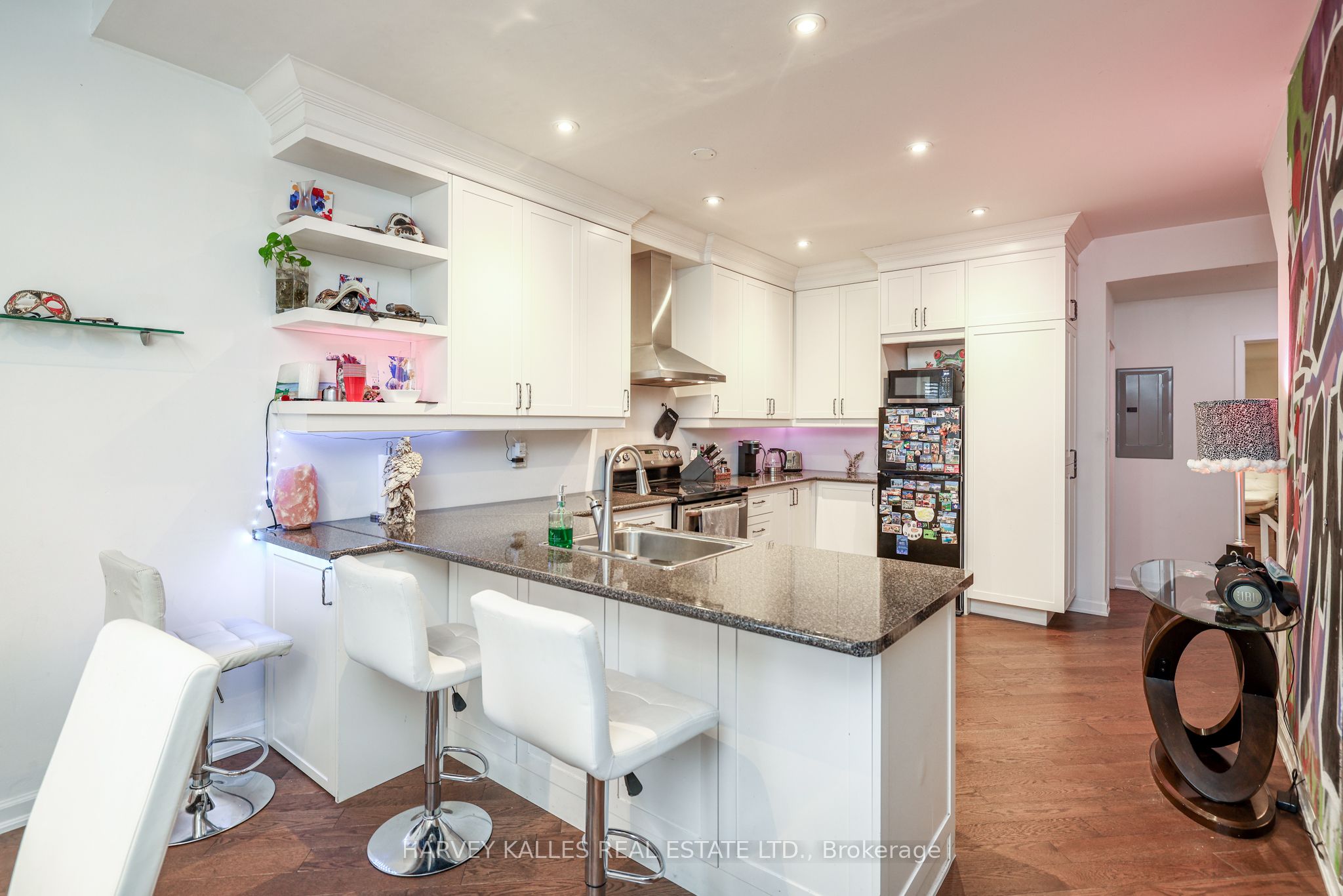530 Richmond Street W