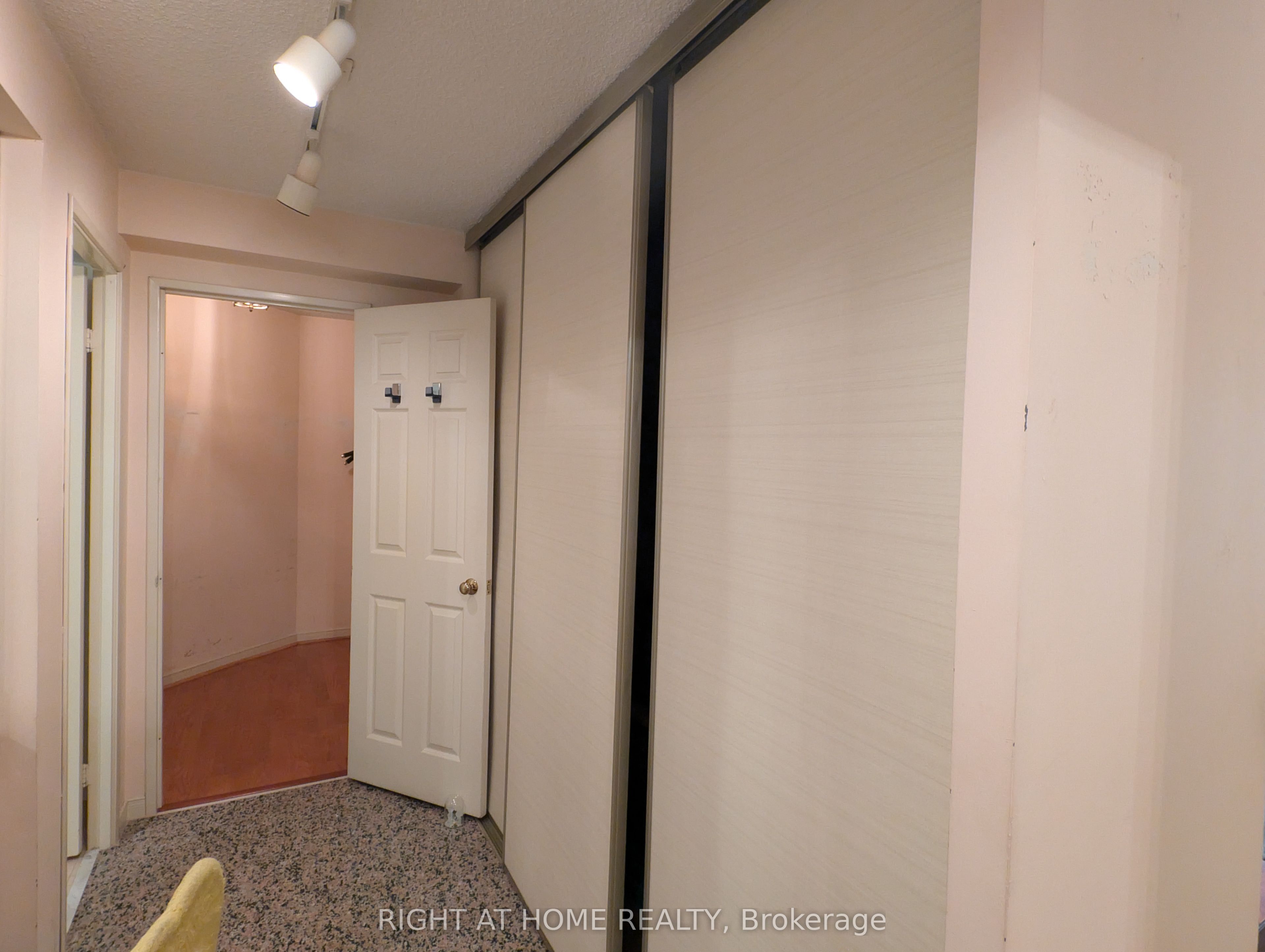 195 St Patrick Street, #905