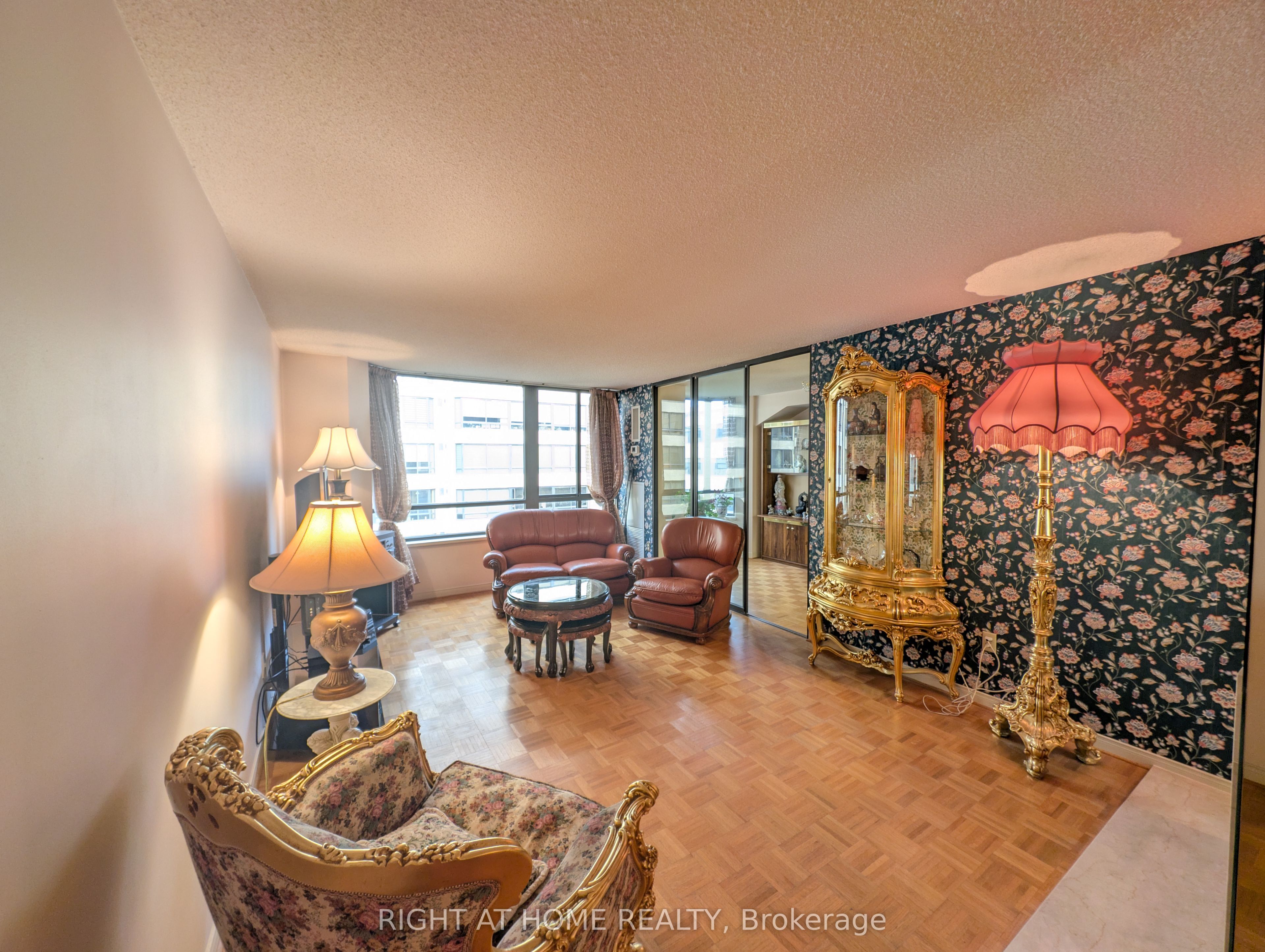 195 St Patrick Street, #905