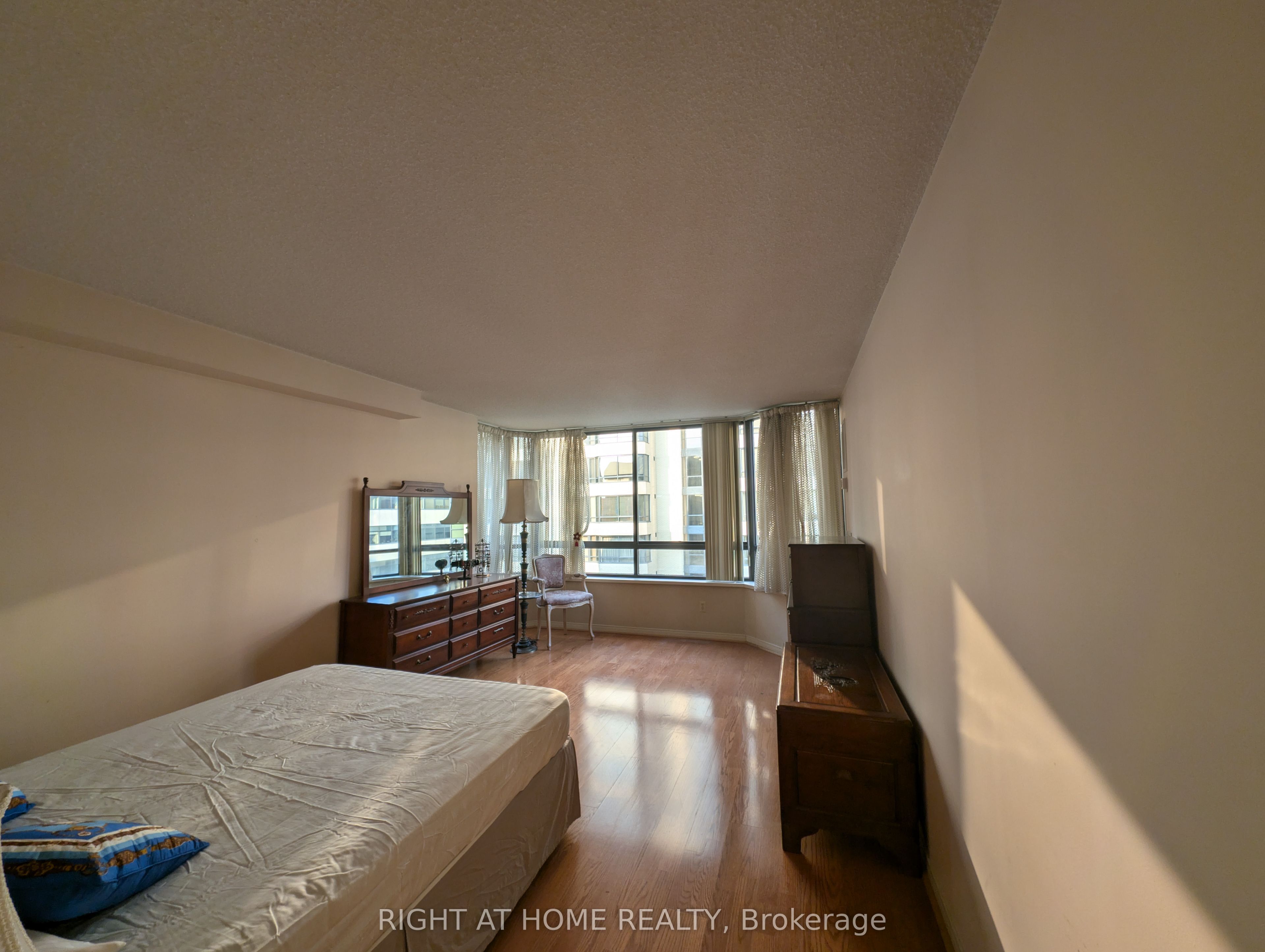 195 St Patrick Street, #905