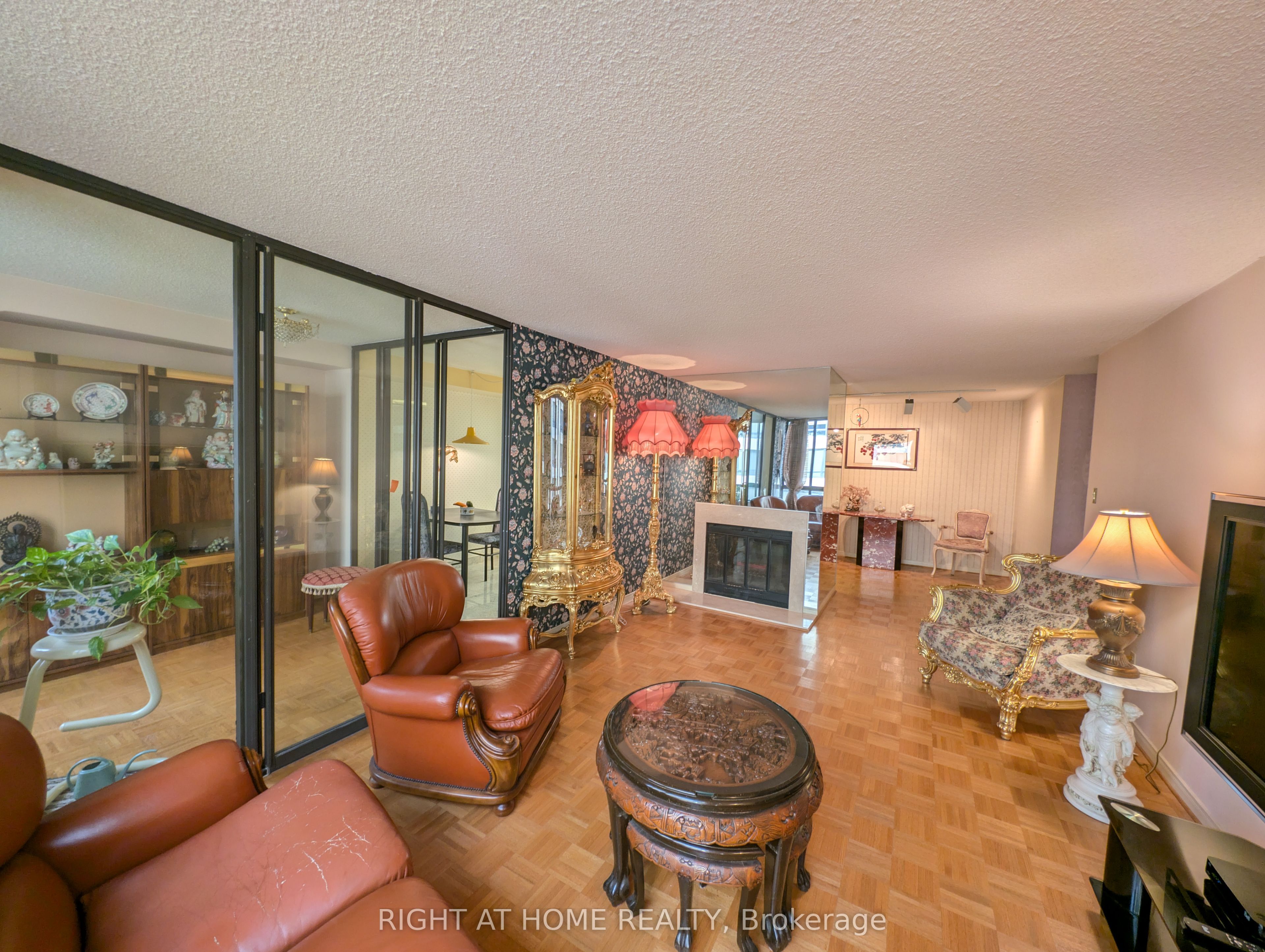195 St Patrick Street, #905
