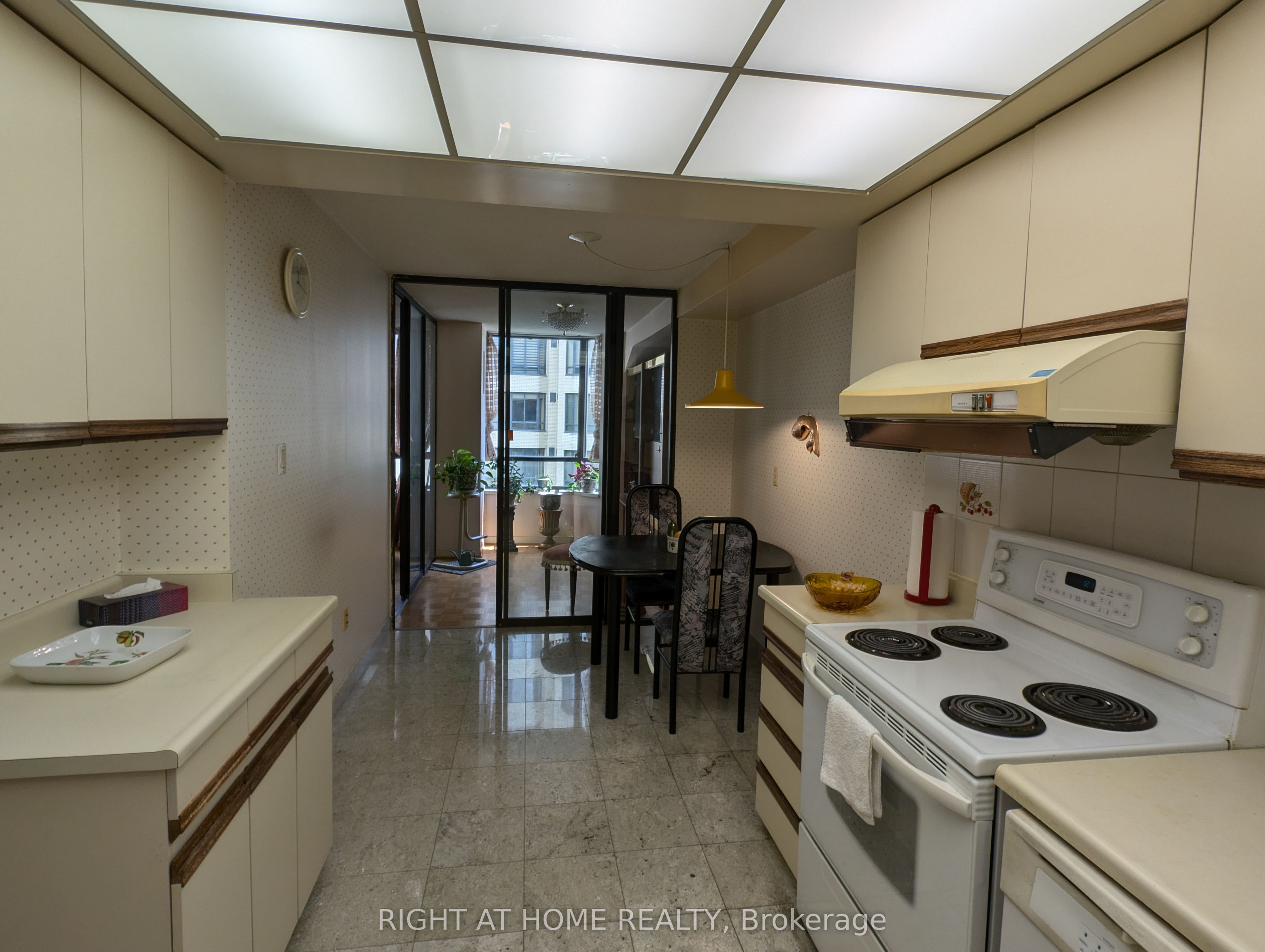 195 St Patrick Street, #905