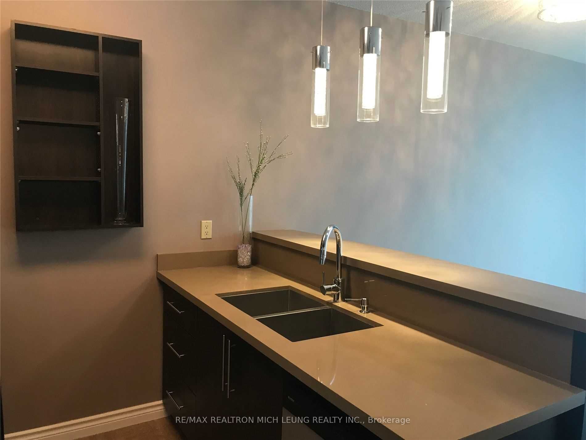 10 Yonge Street #3410