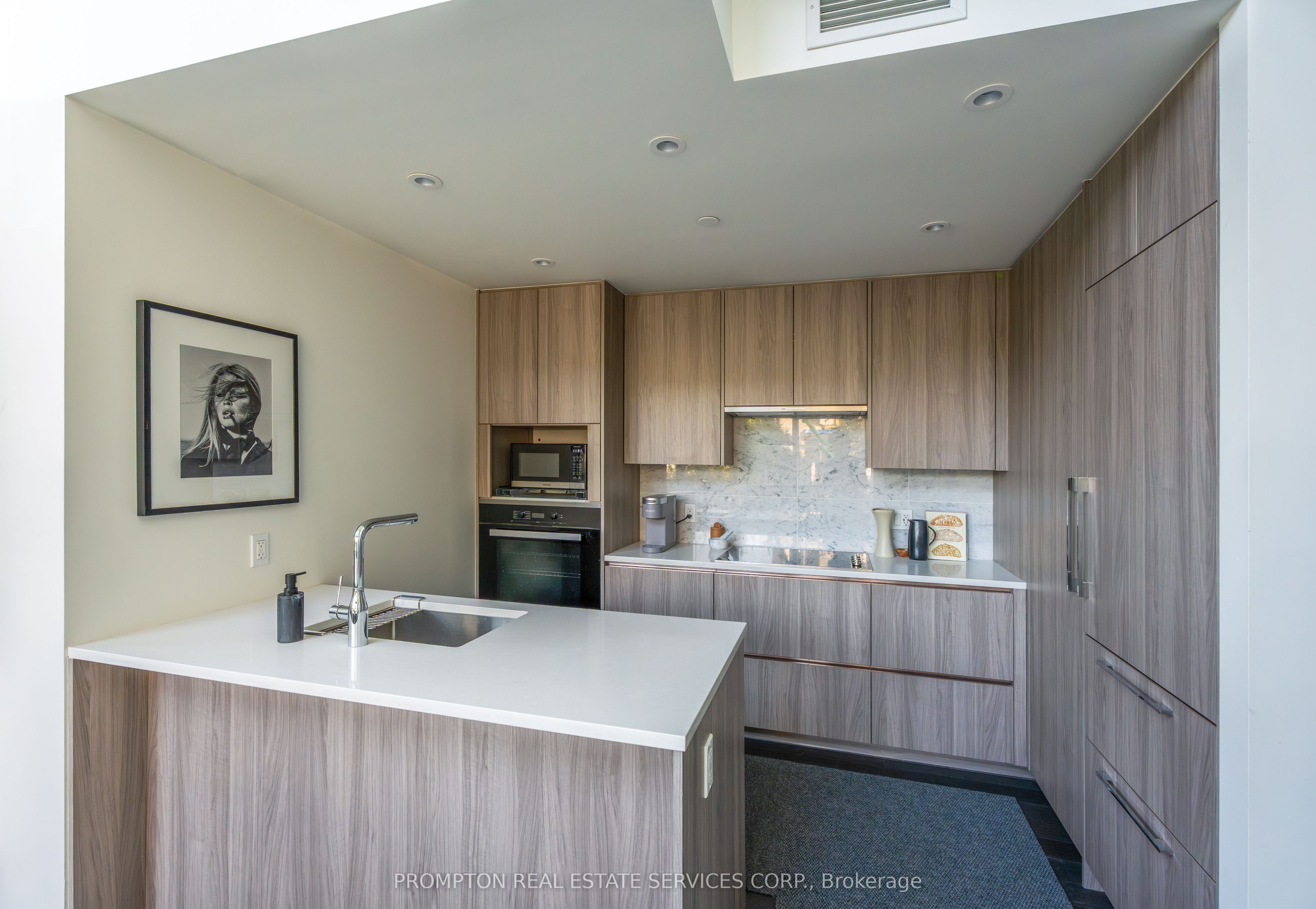 85 McMahon Drive, #V208