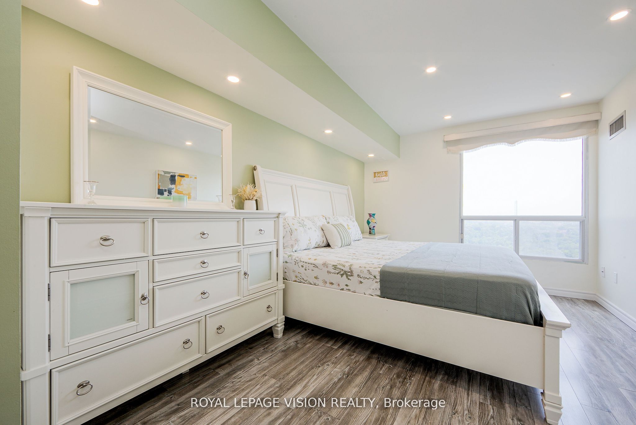 5 Concorde Place #1911