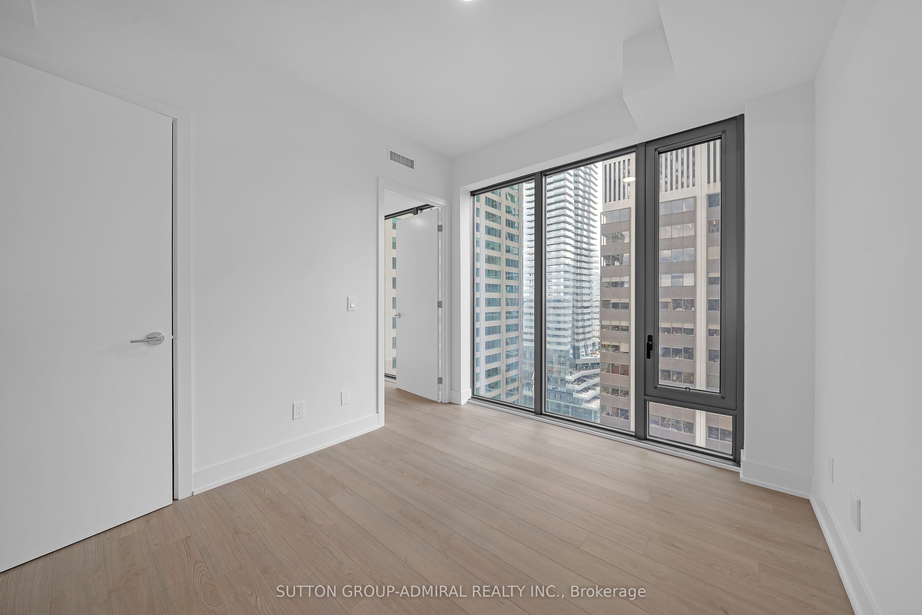 8 Cumberland Street, #1706