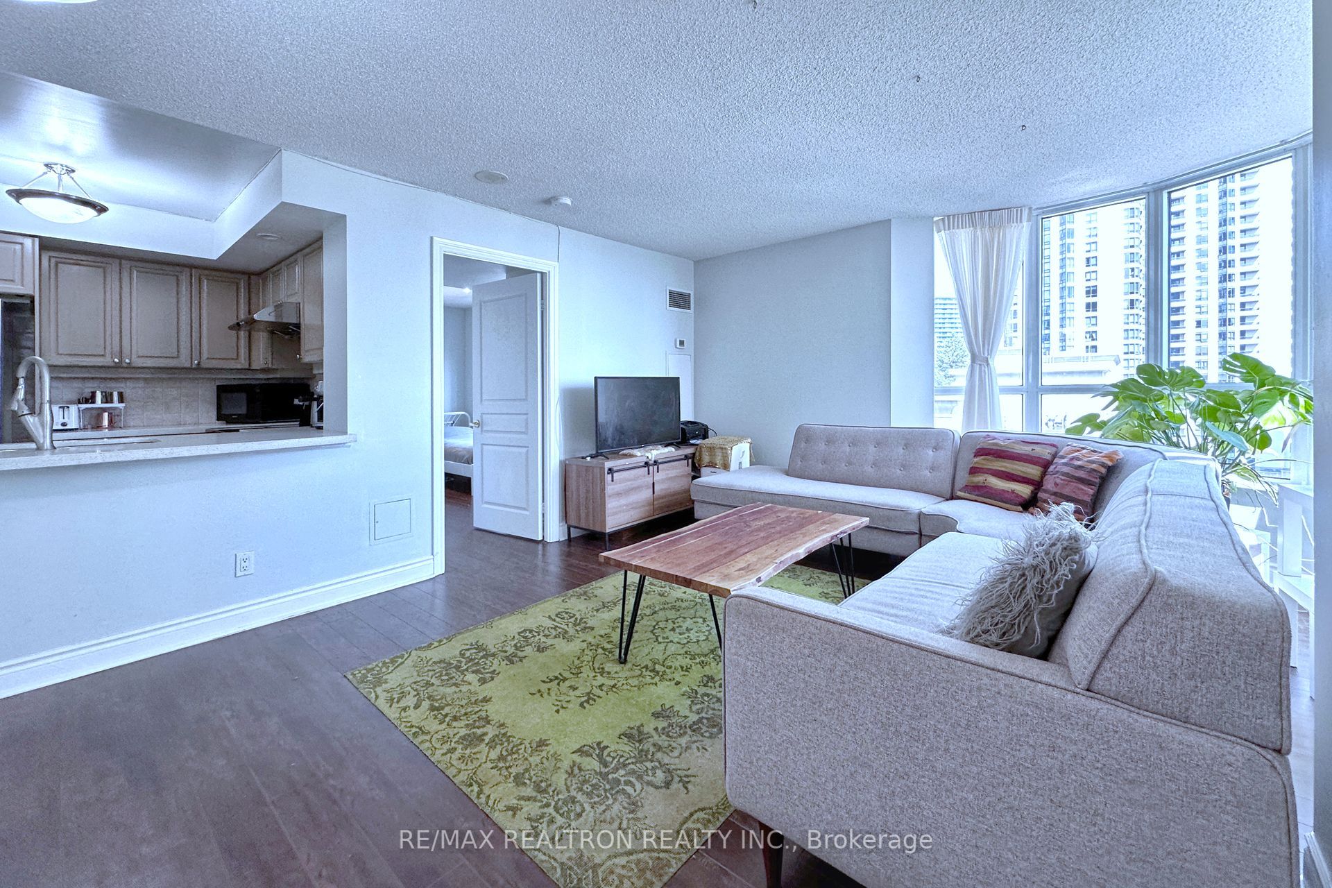 5 Northtown Way, #1006