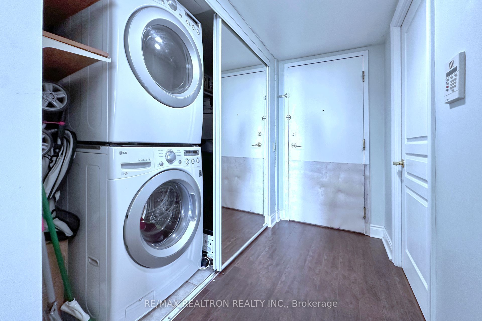 5 Northtown Way, #1006