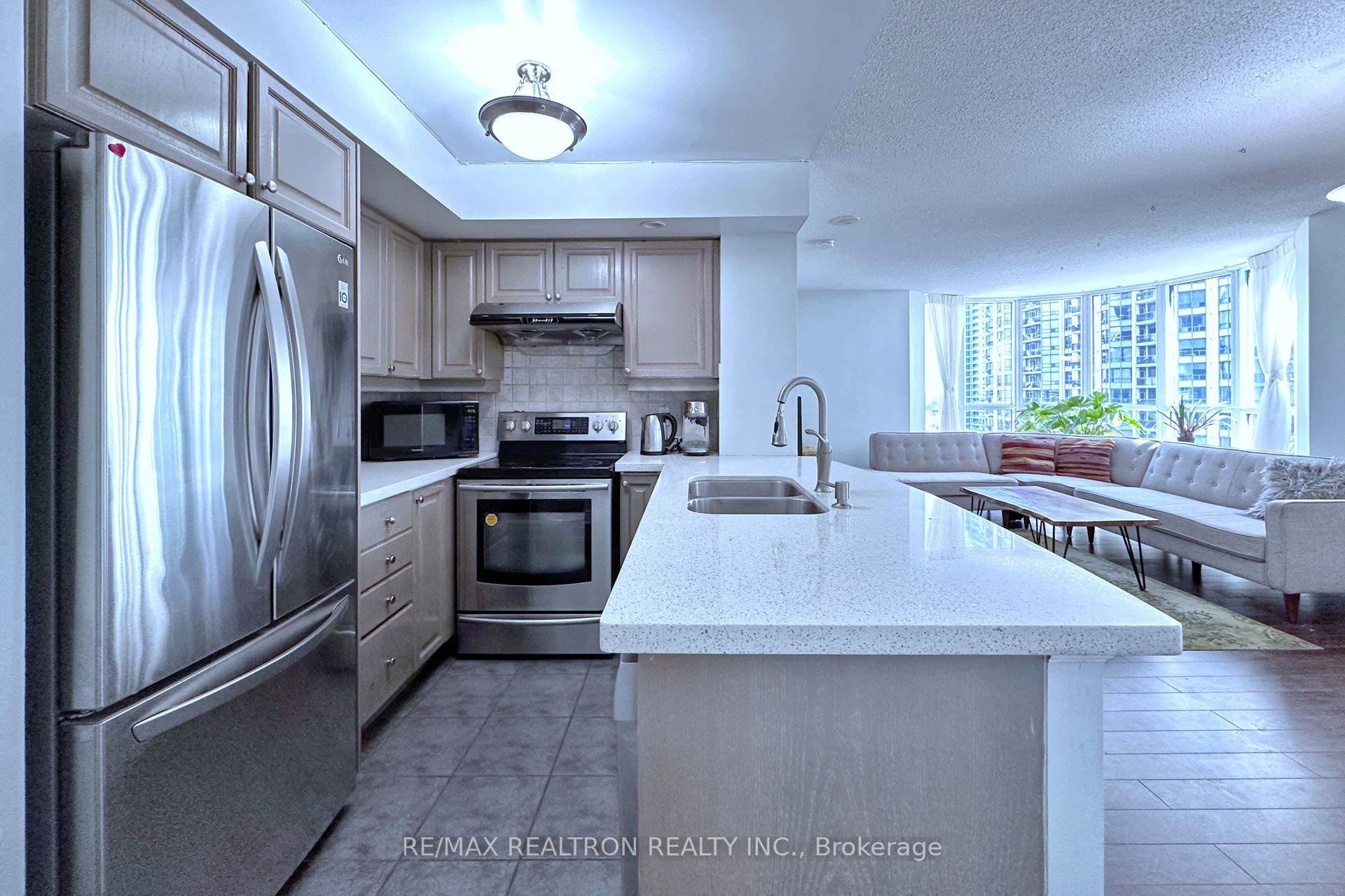 5 Northtown Way, #1006