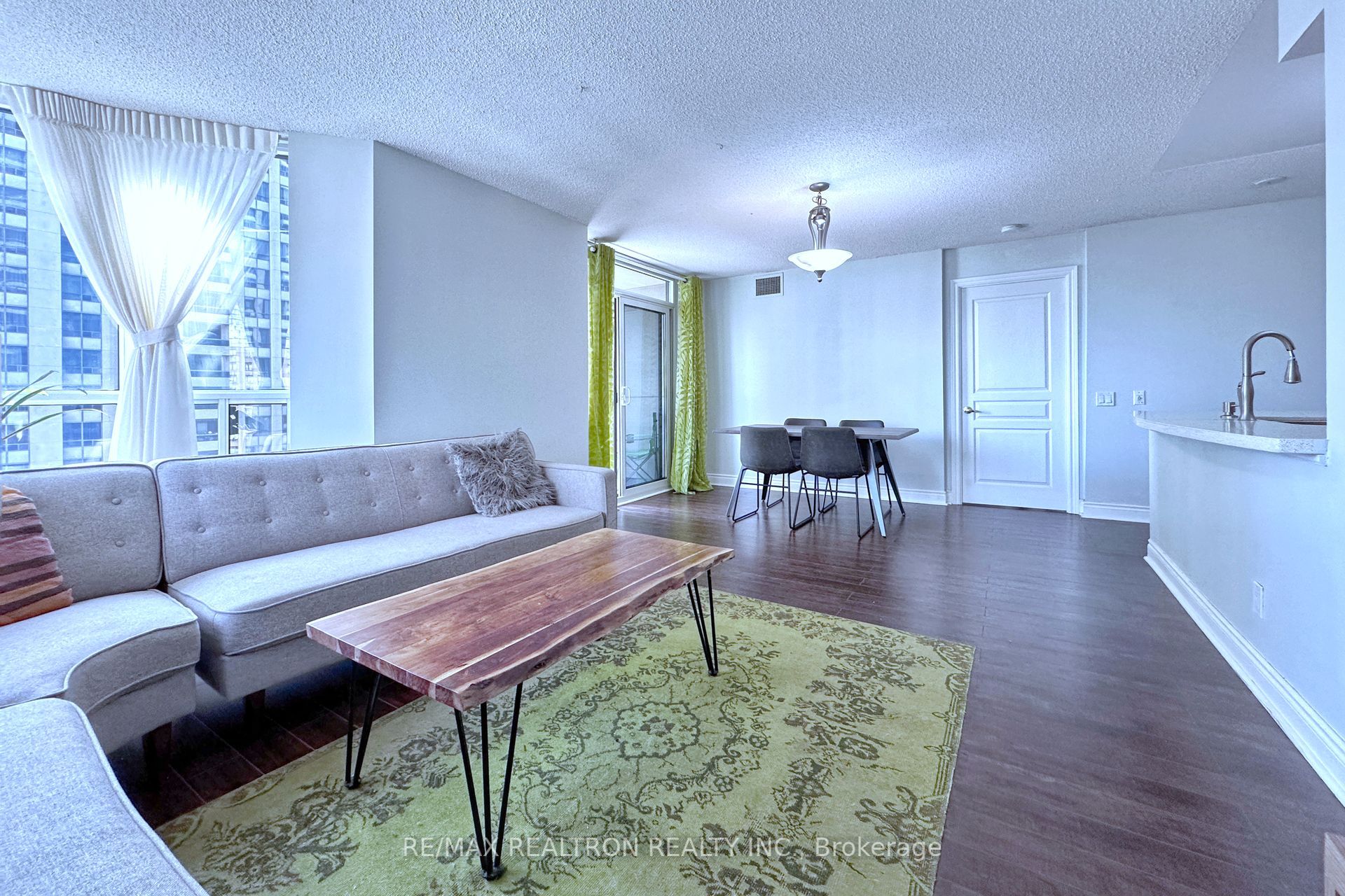 5 Northtown Way, #1006