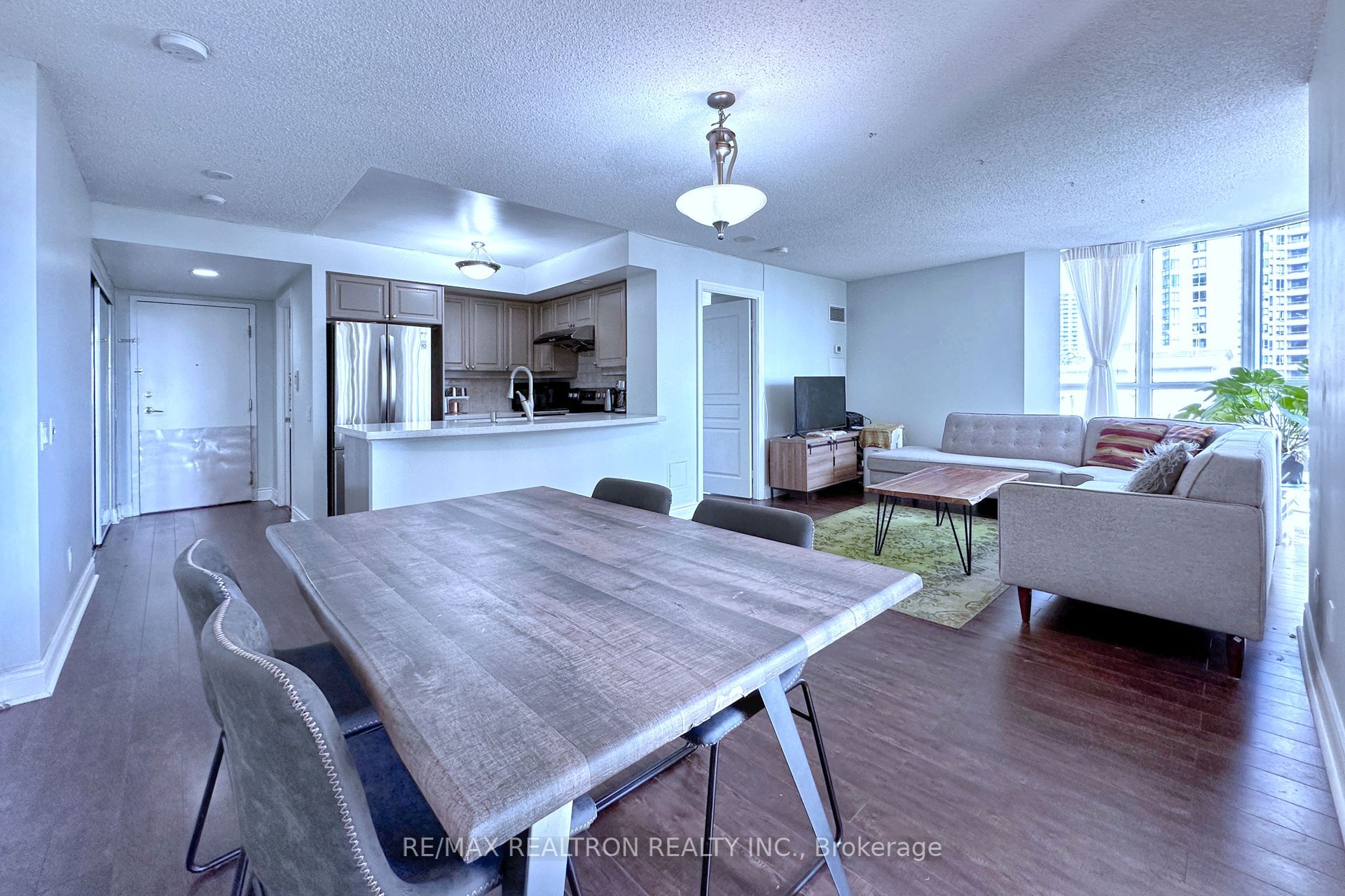 5 Northtown Way, #1006