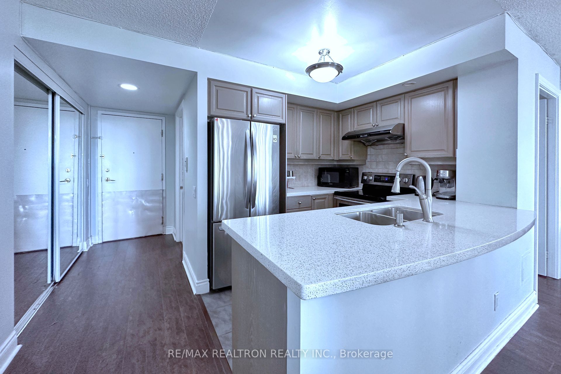 5 Northtown Way, #1006