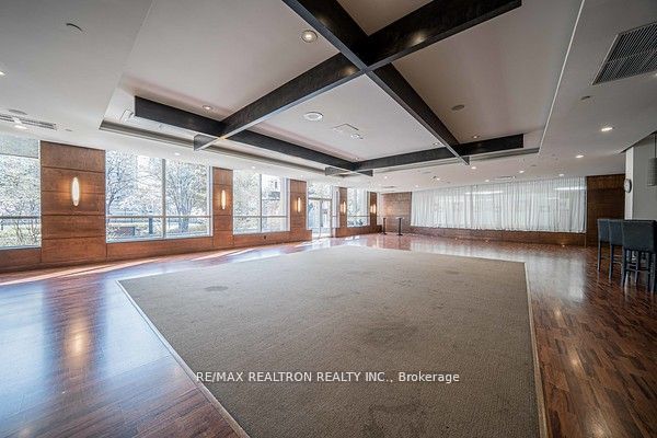 5 Northtown Way, #1006