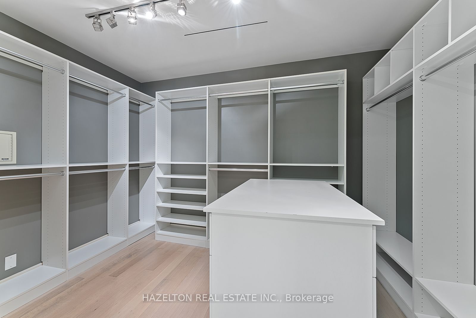 206 Bloor Street W #1402