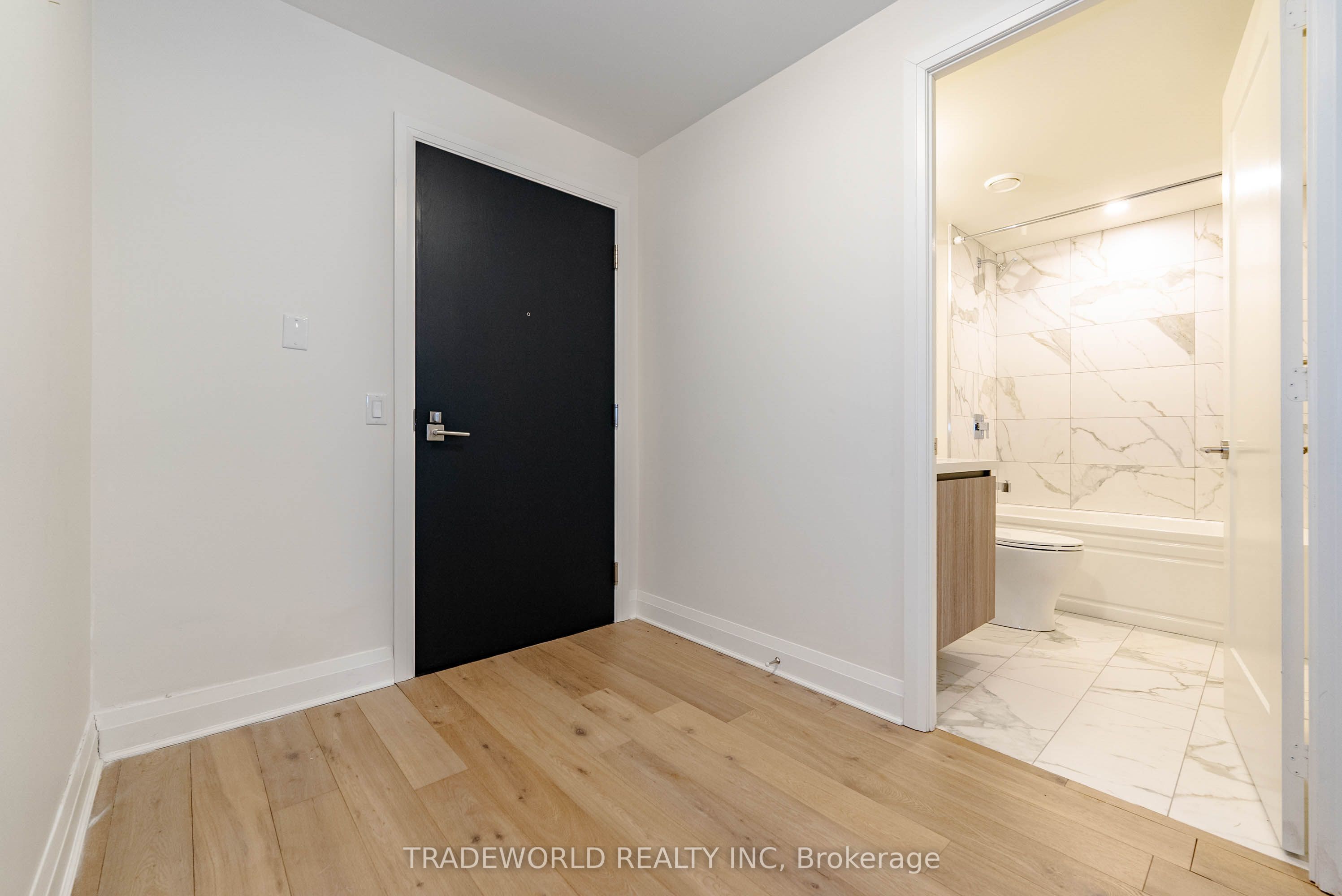 151 Avenue Road, #305