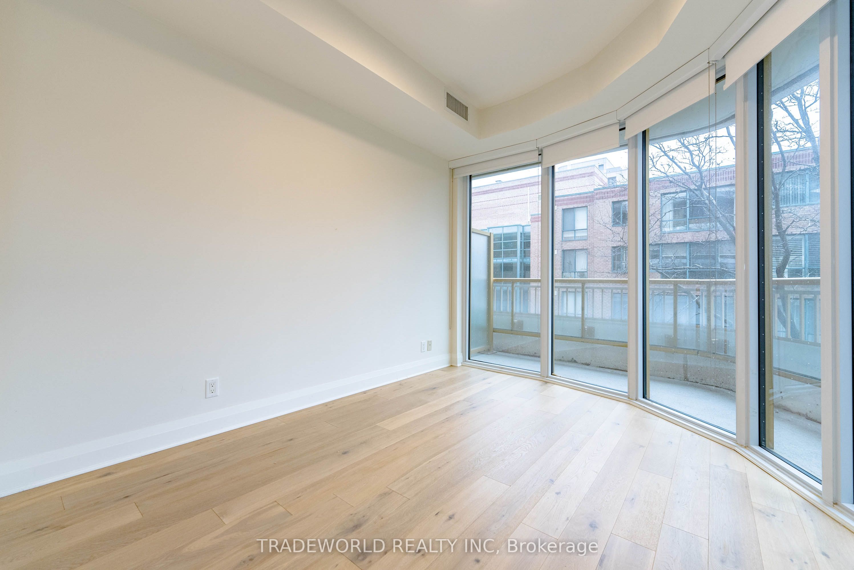 151 Avenue Road, #305