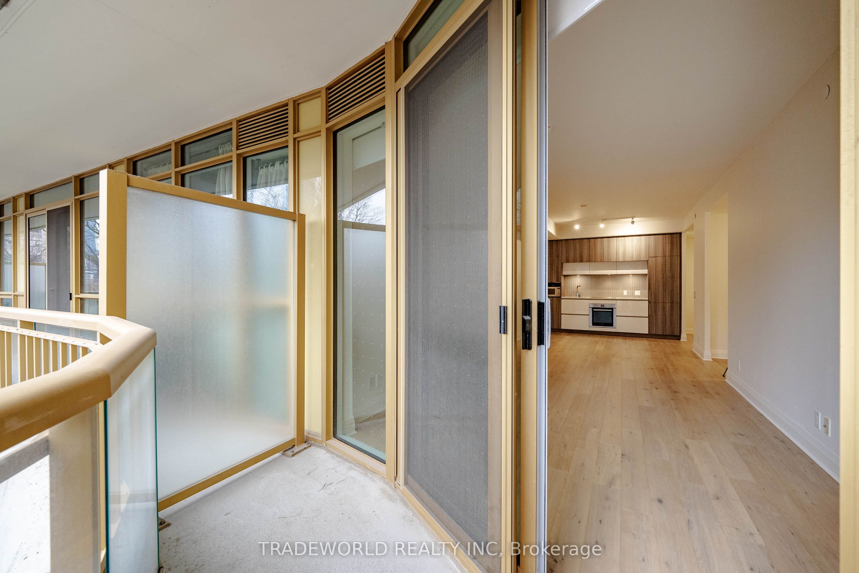 151 Avenue Road, #305