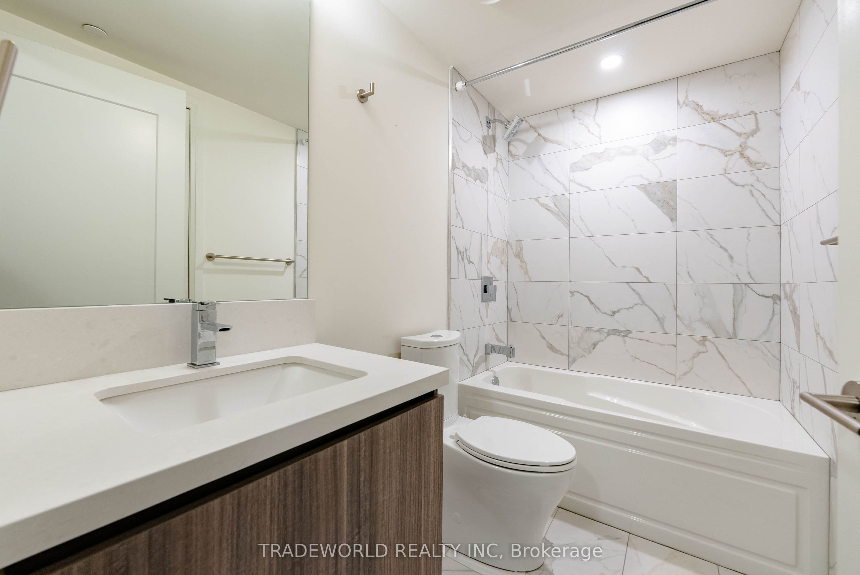 151 Avenue Road, #305