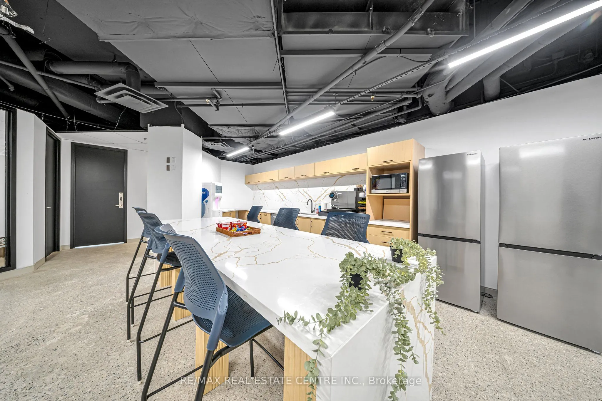 5700 Yonge Street Road #200 F