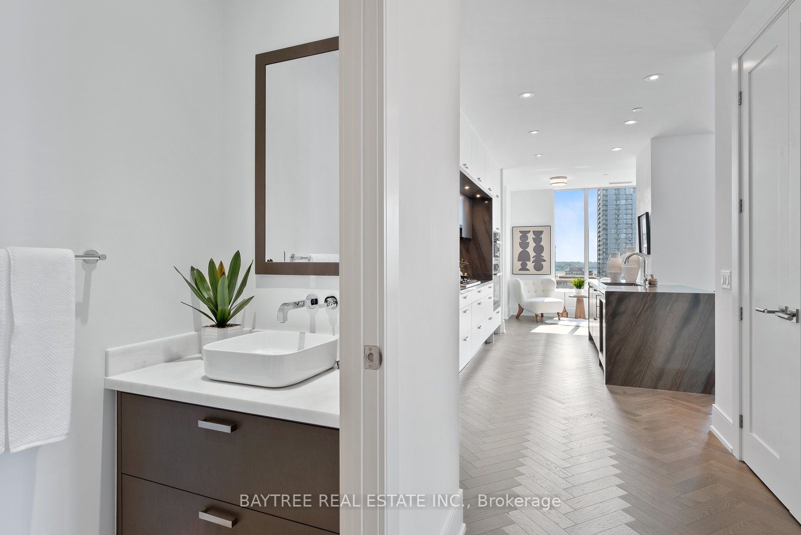 455 Wellington Street W #1108