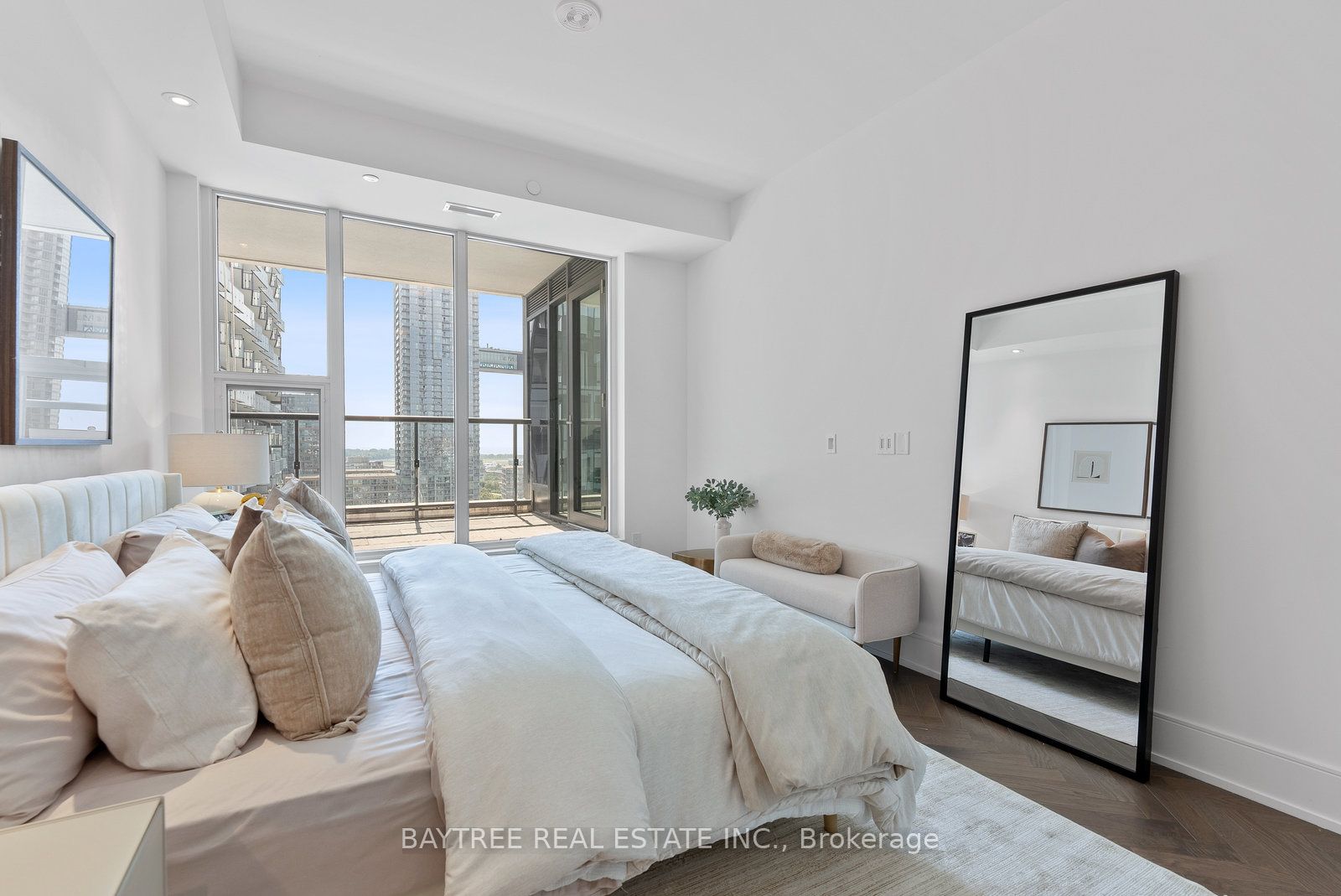 455 Wellington Street W #1108