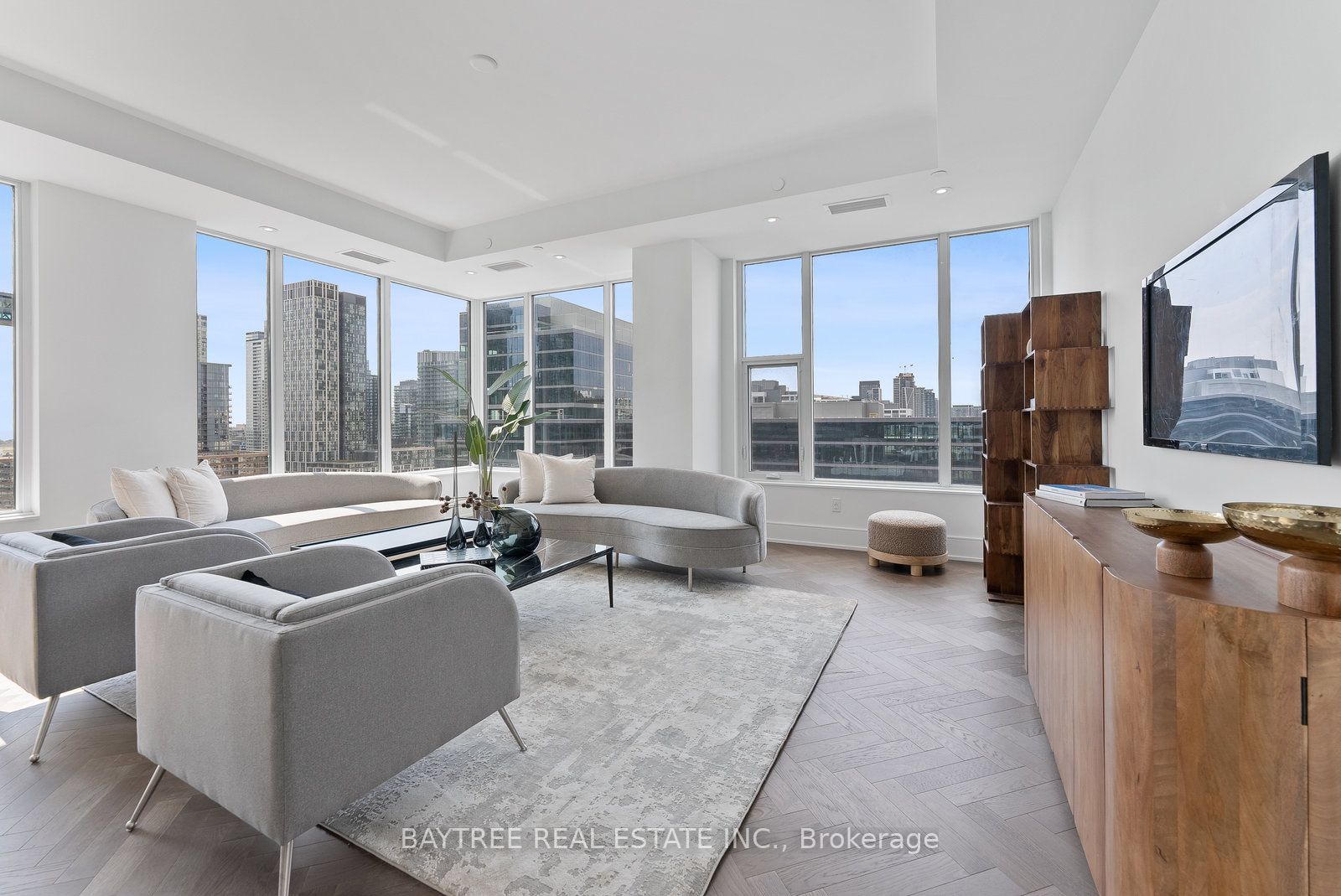 455 Wellington Street W #1108