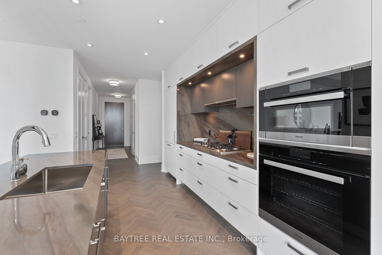 455 Wellington Street W #1108