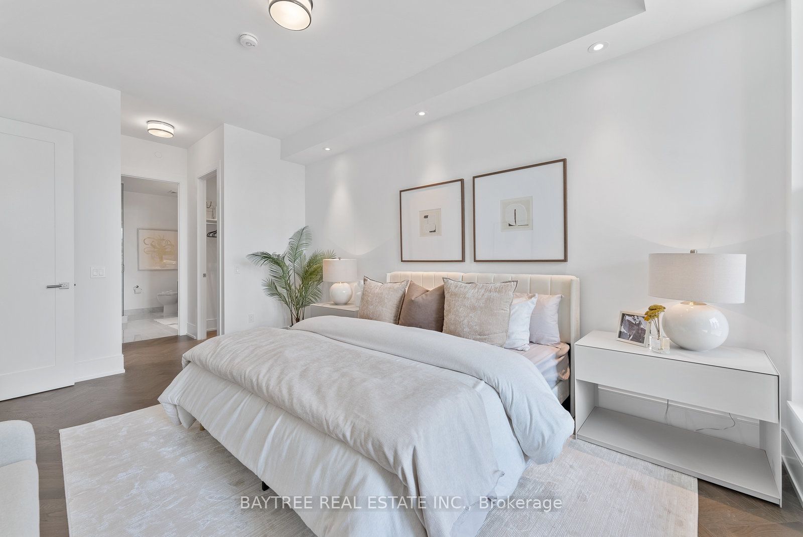 455 Wellington Street W #1108