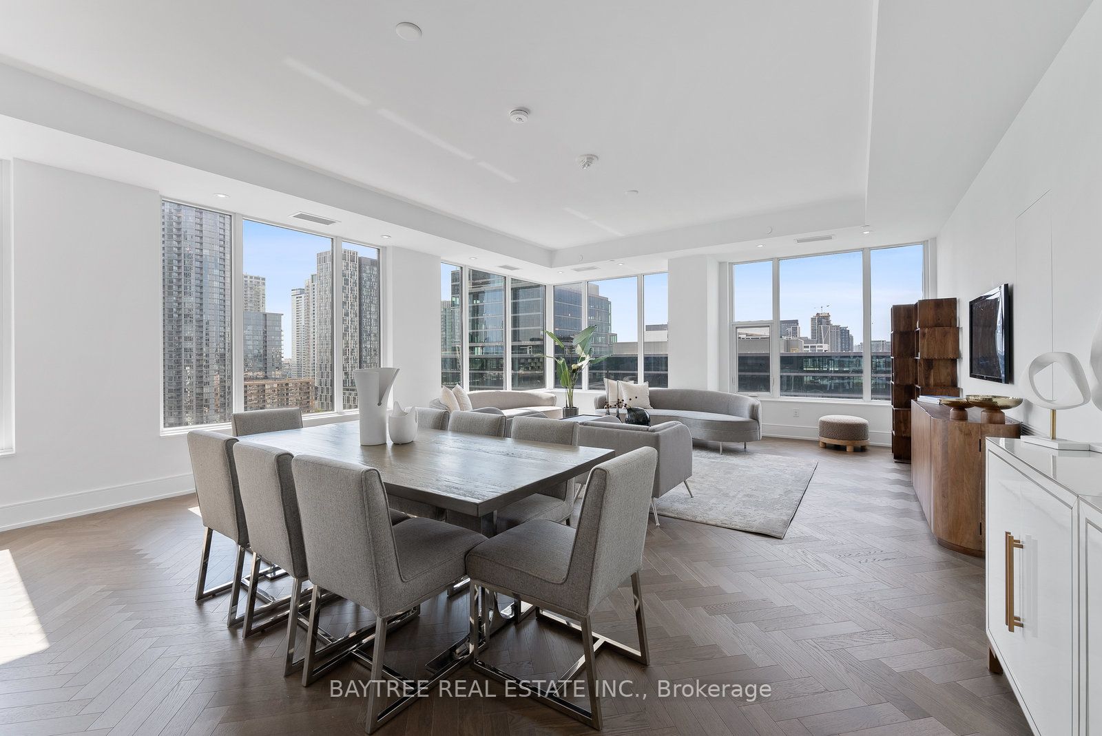 455 Wellington Street W #1108