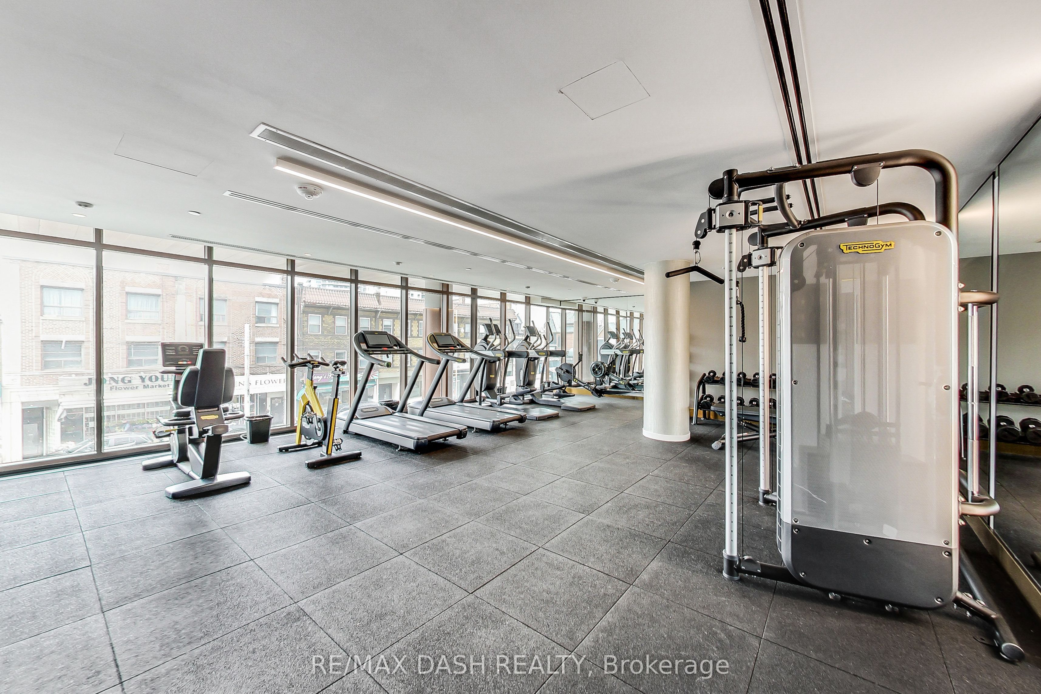 151 Avenue Road #501
