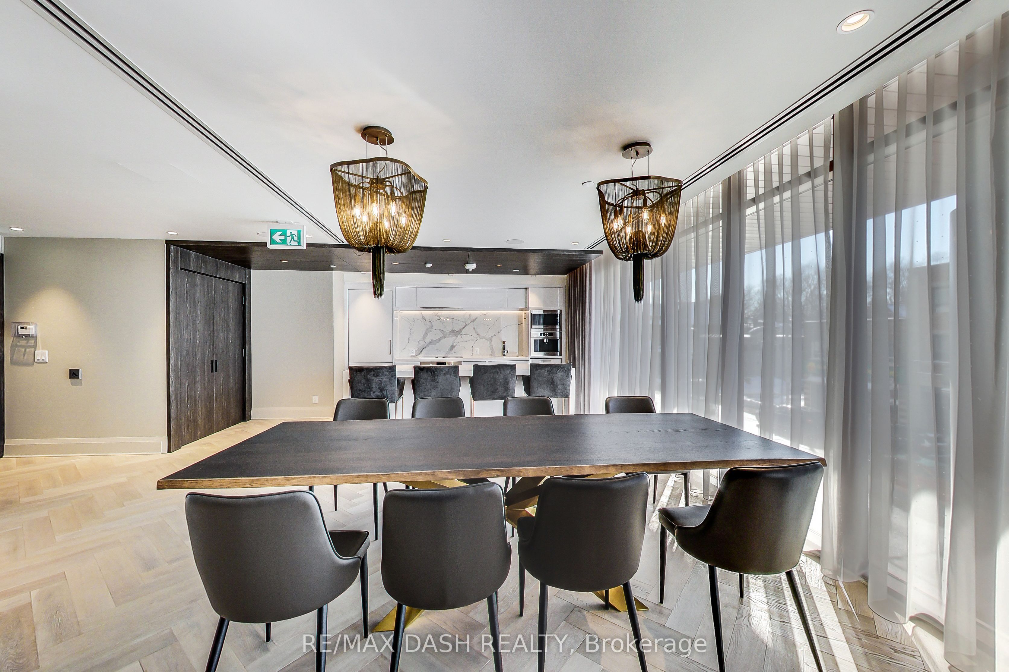 151 Avenue Road #501