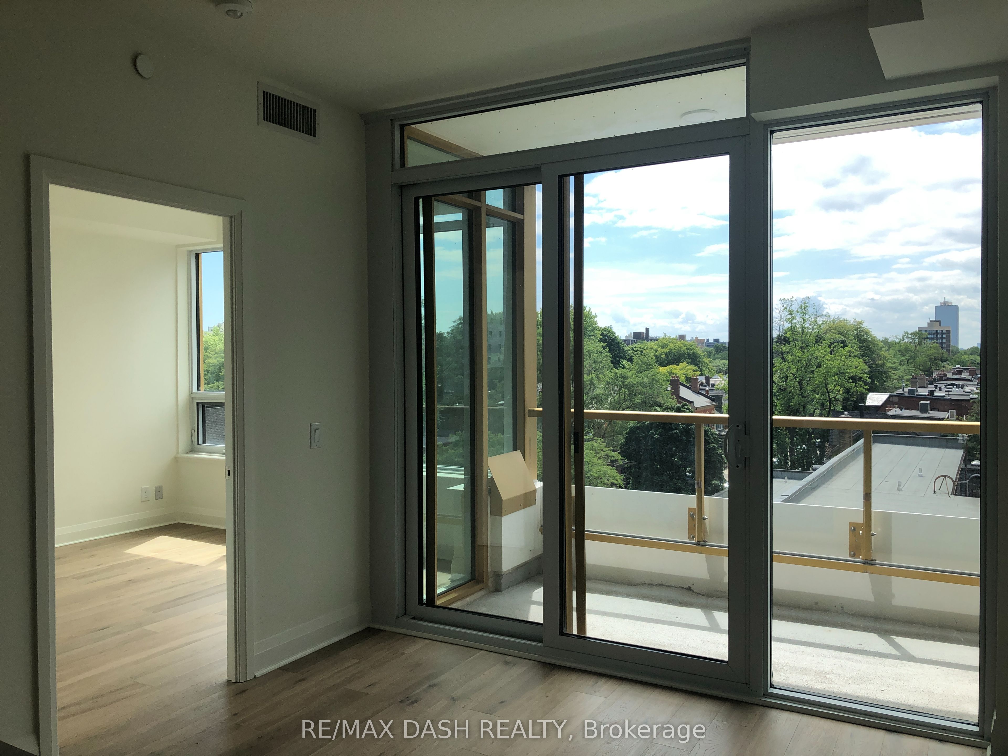 151 Avenue Road #501
