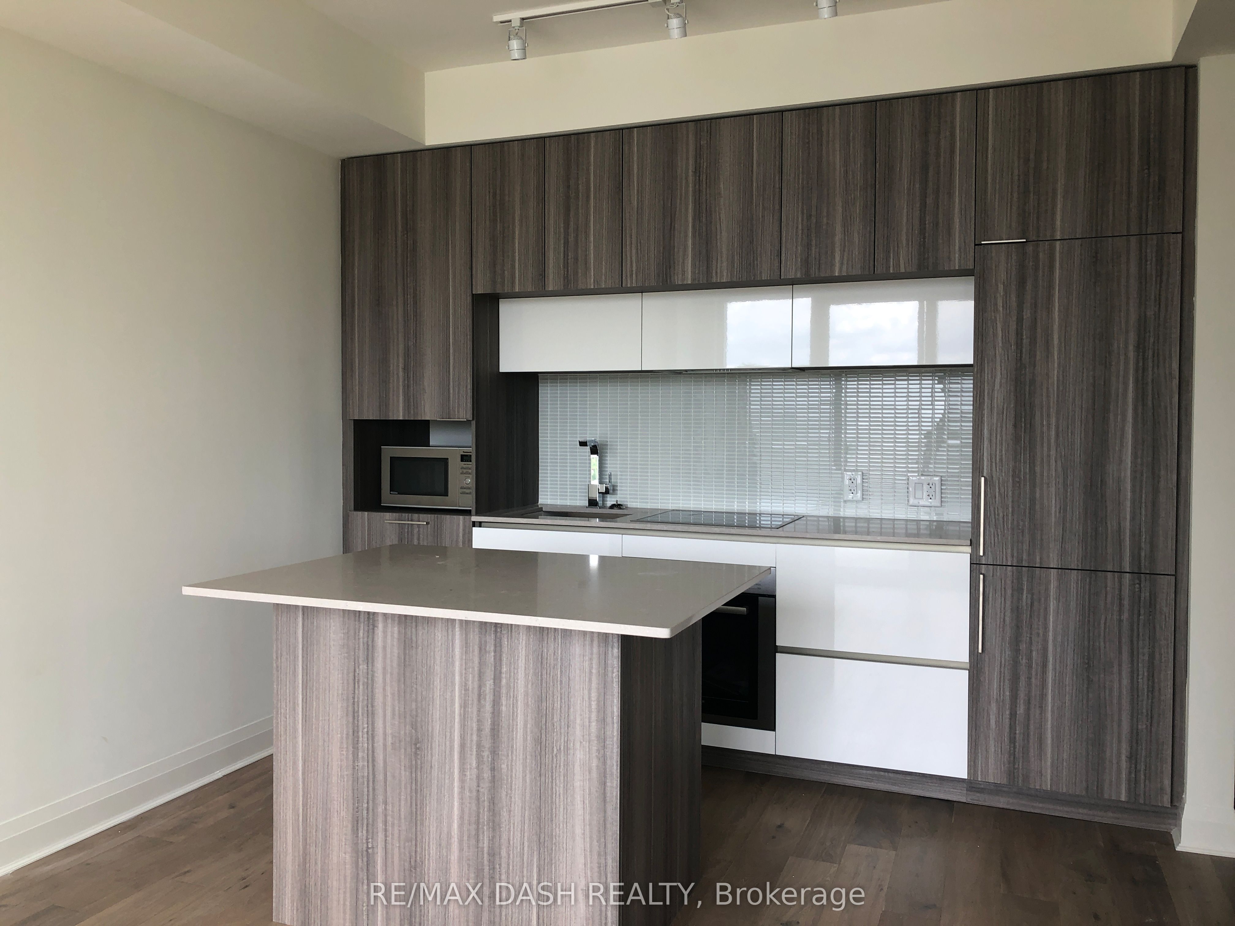 151 Avenue Road #501