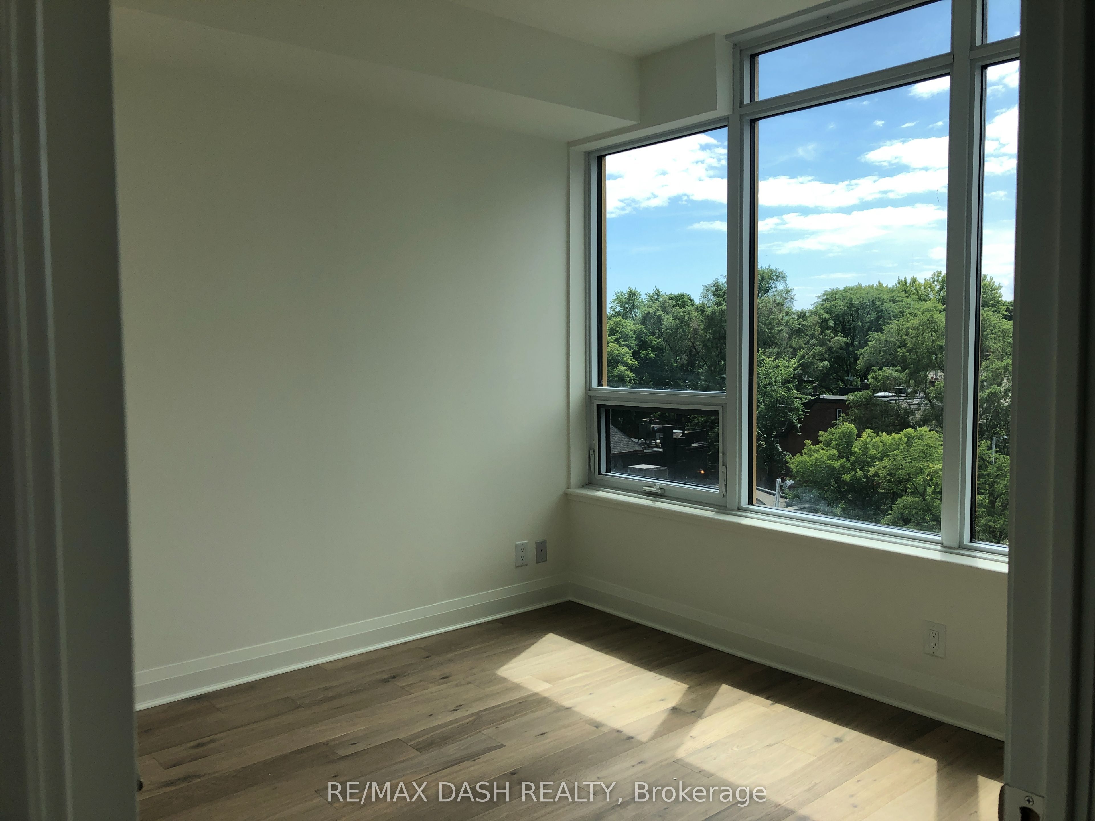 151 Avenue Road #501