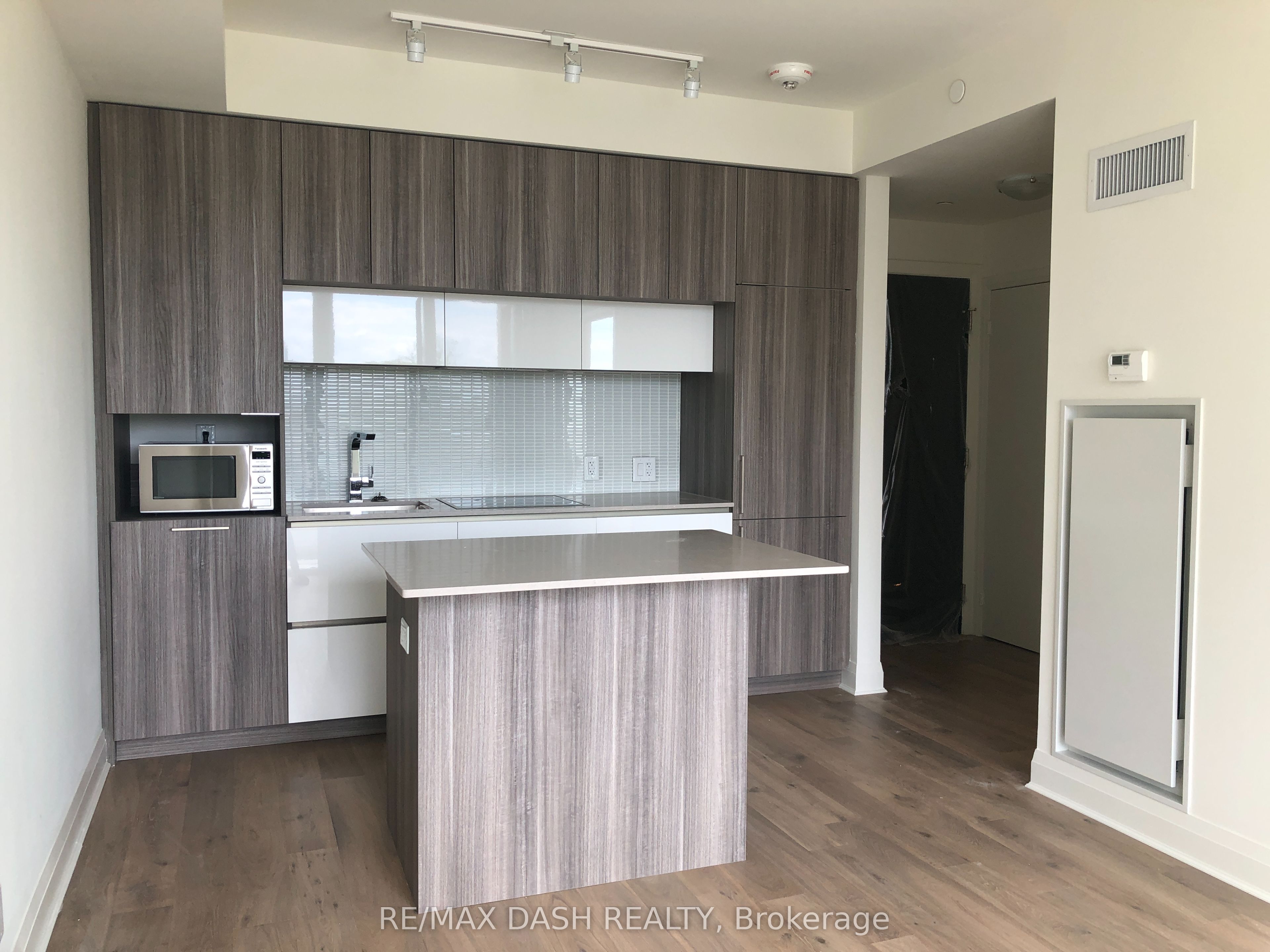 151 Avenue Road #501