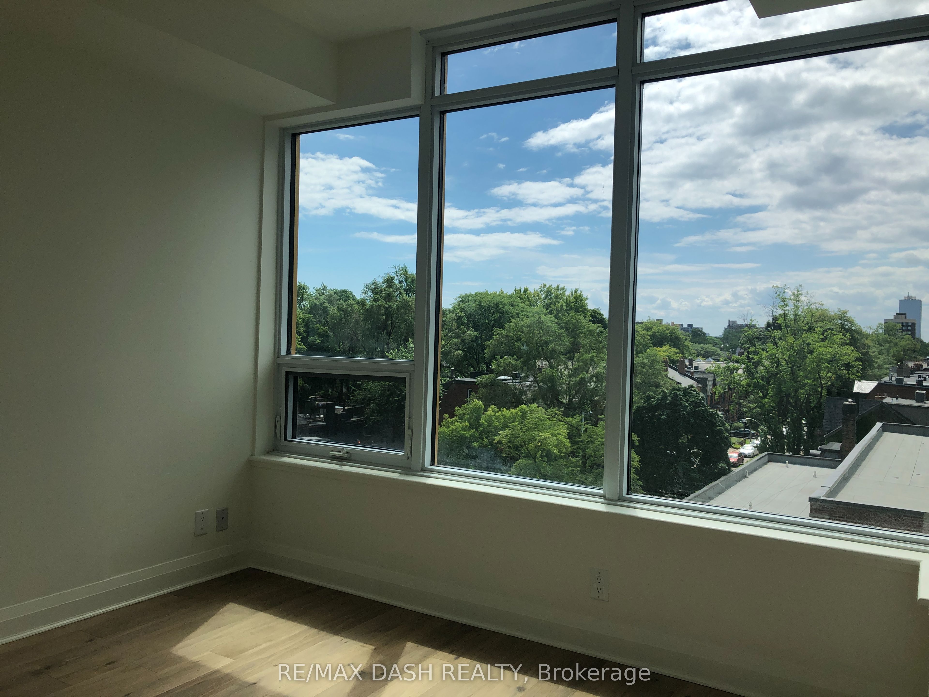 151 Avenue Road #501