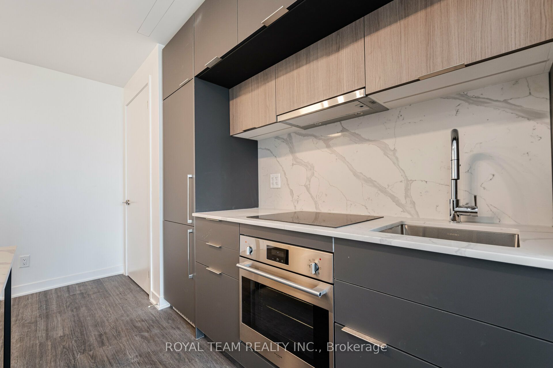 185 Alberta Avenue #1107