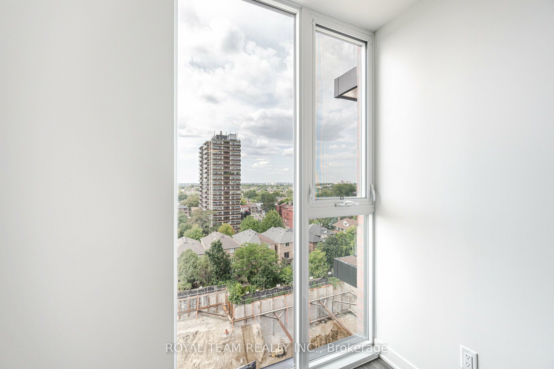 185 Alberta Avenue #1107