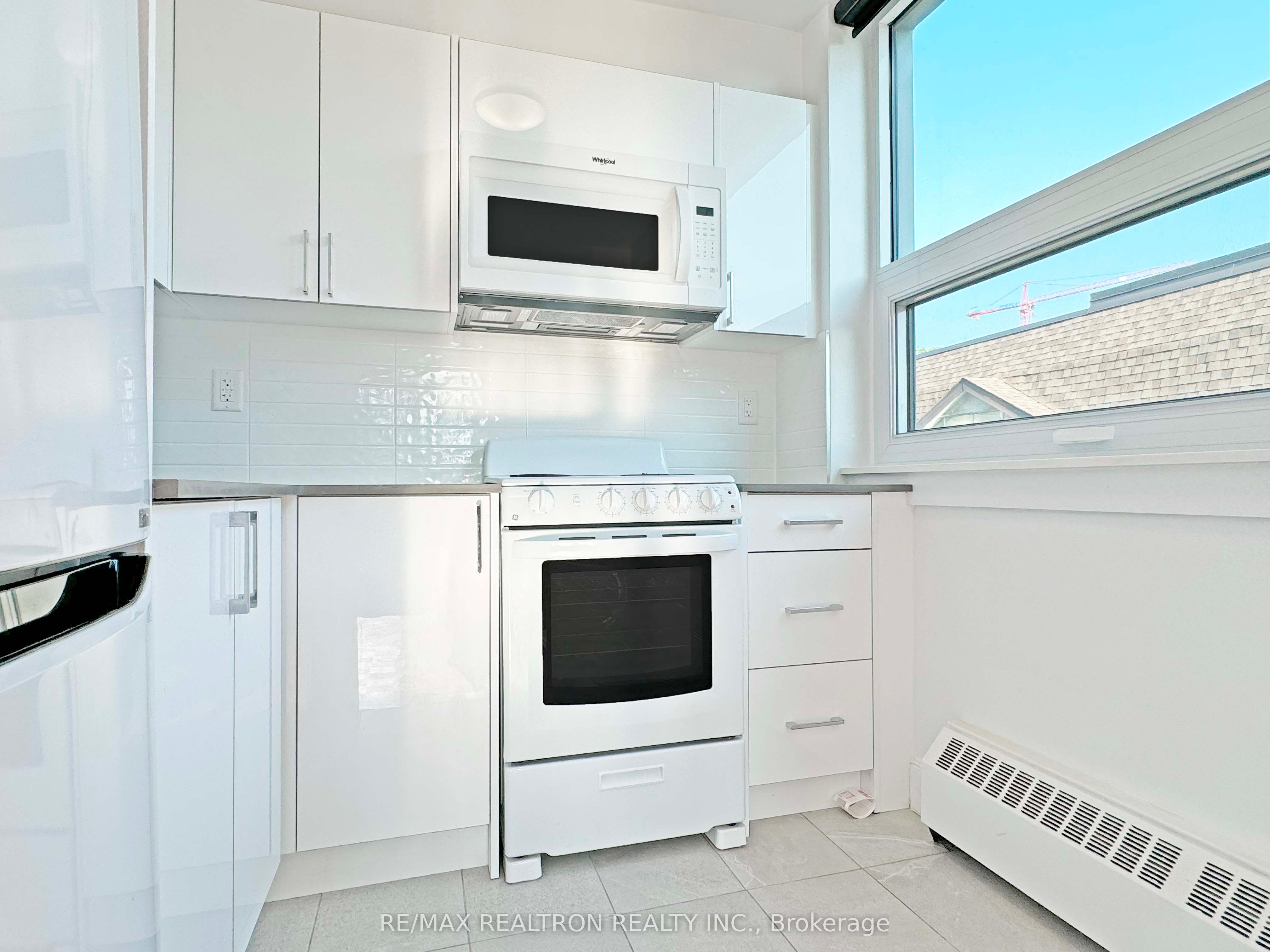 485 Huron Street, #402