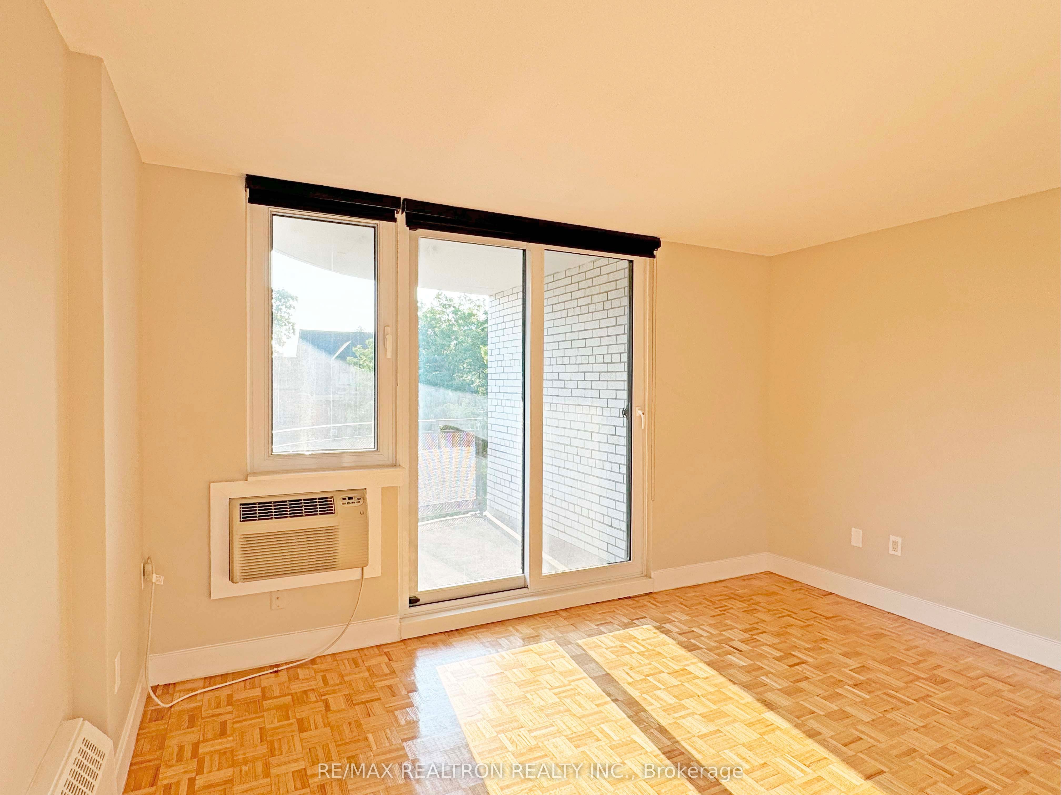 485 Huron Street, #402