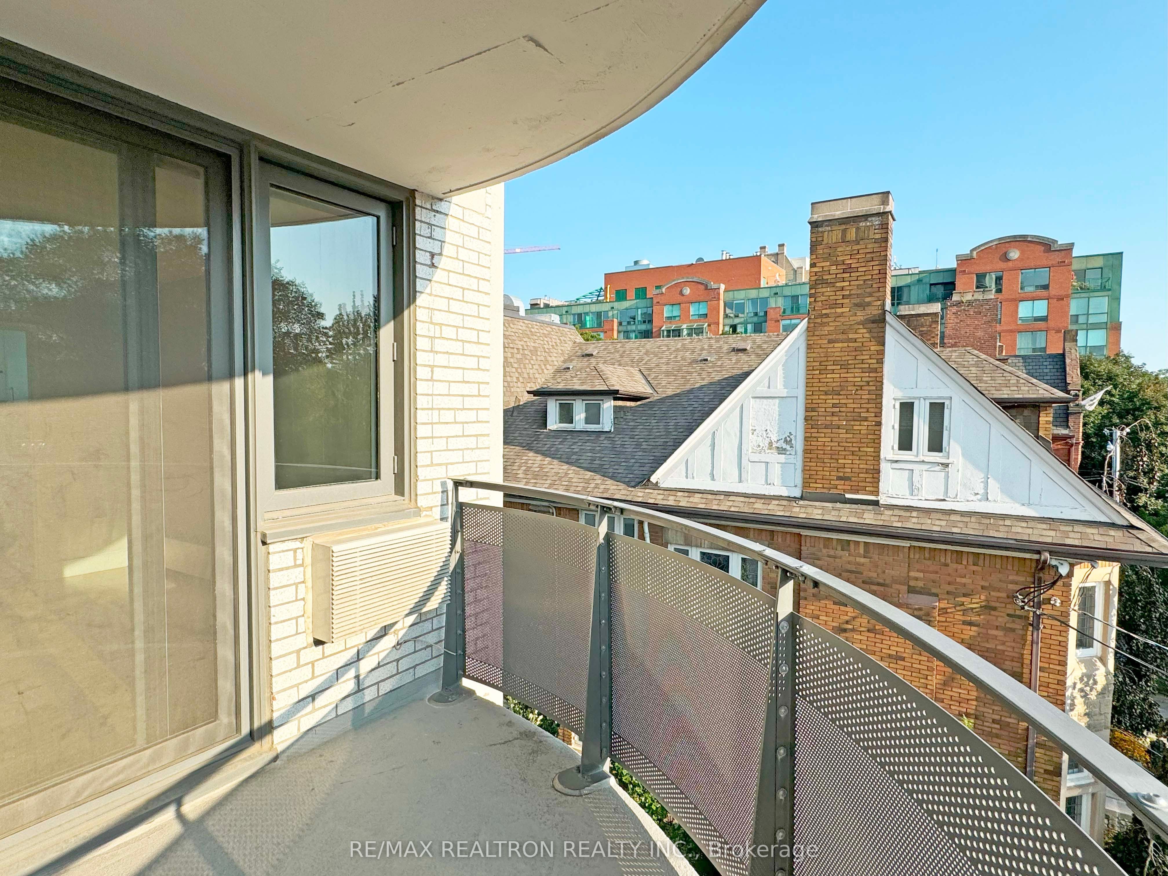 485 Huron Street, #402