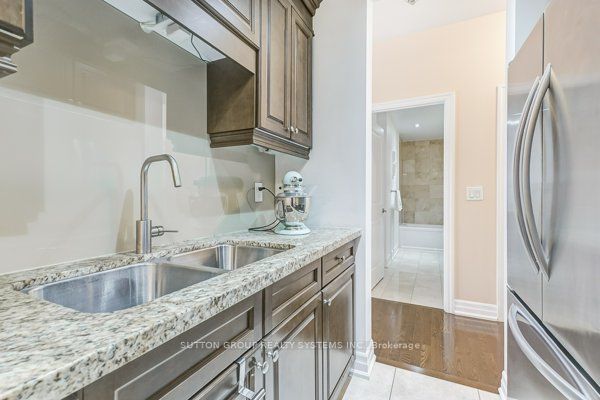 15 Rean Drive #408