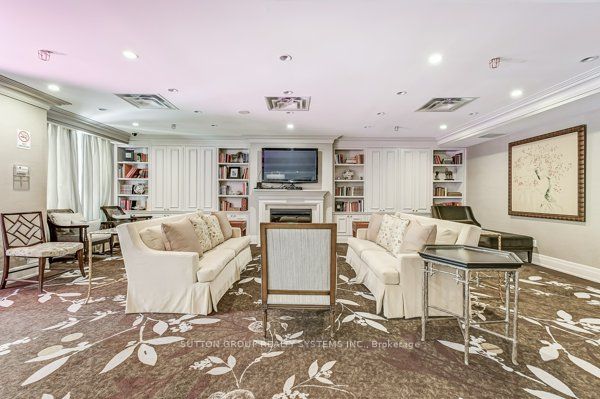 15 Rean Drive #408