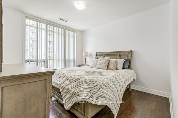 15 Rean Drive #408
