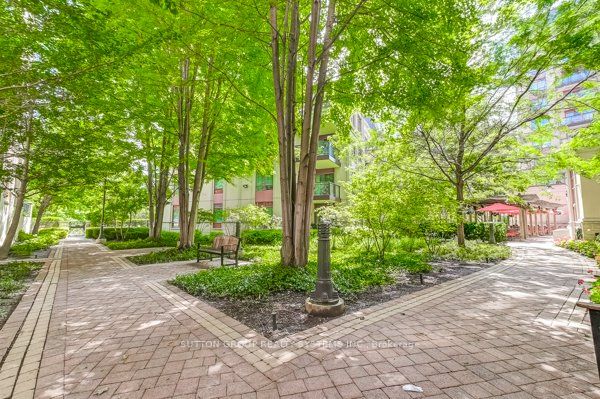 15 Rean Drive #408