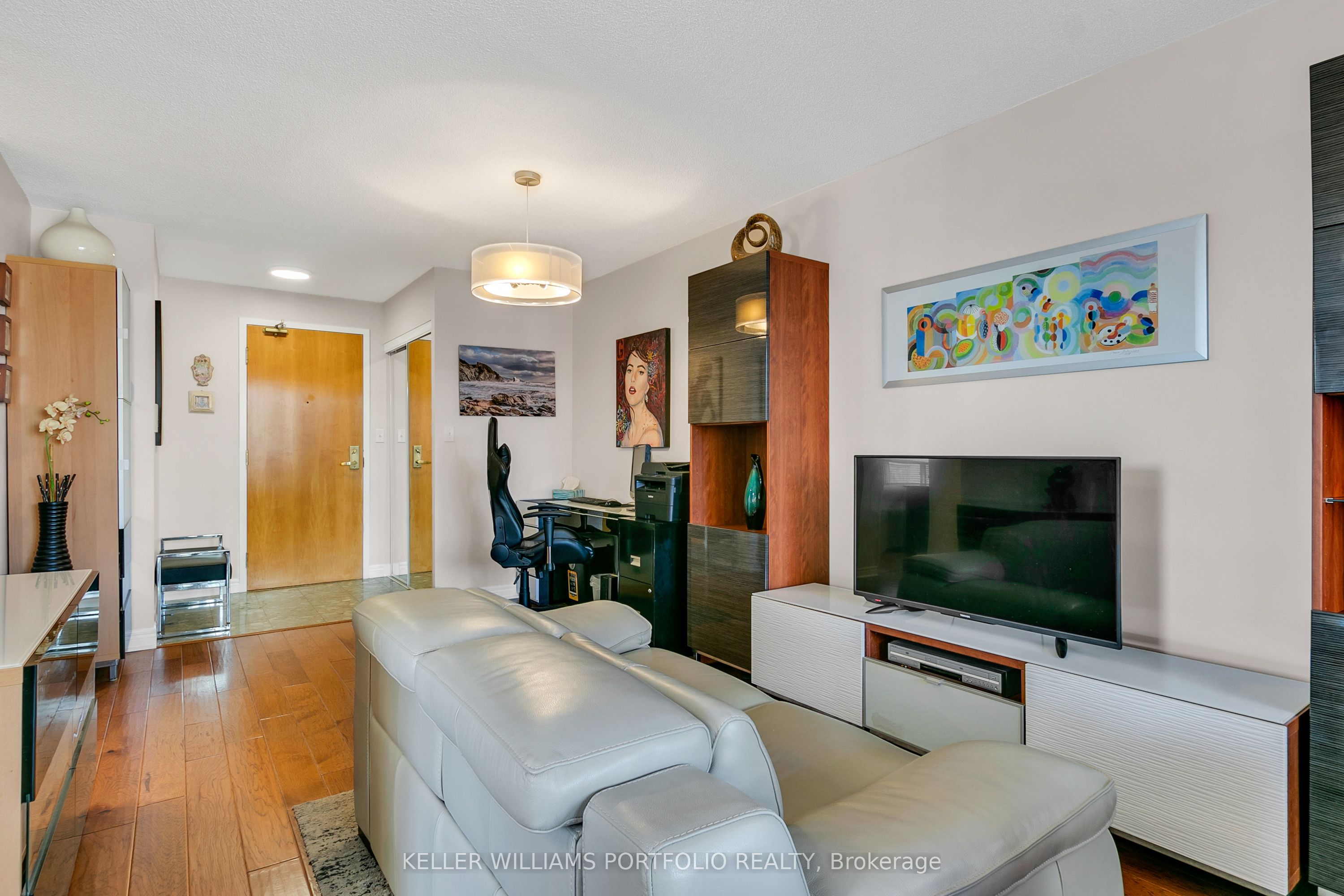43 Eglinton Avenue E, #1009