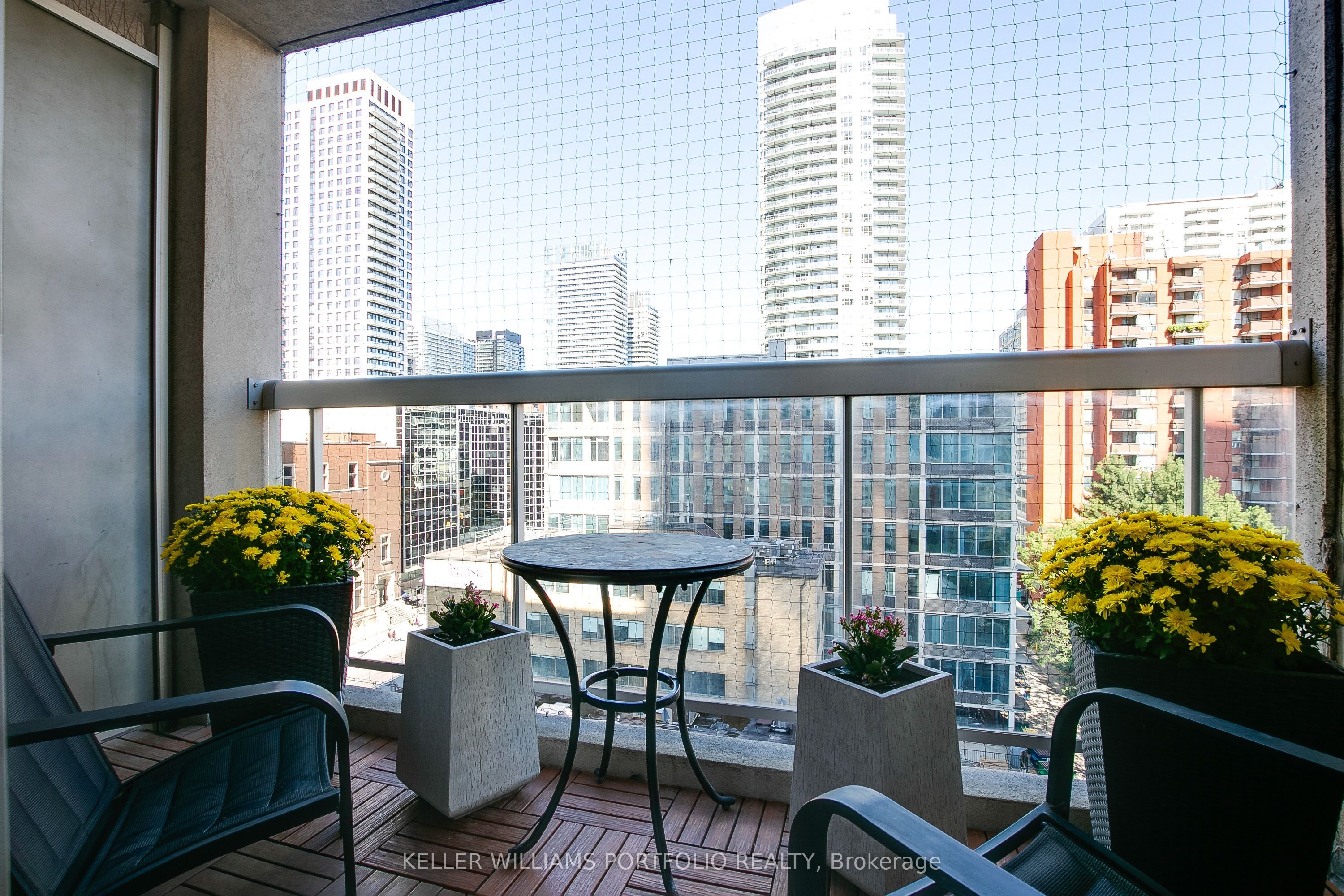 43 Eglinton Avenue E, #1009